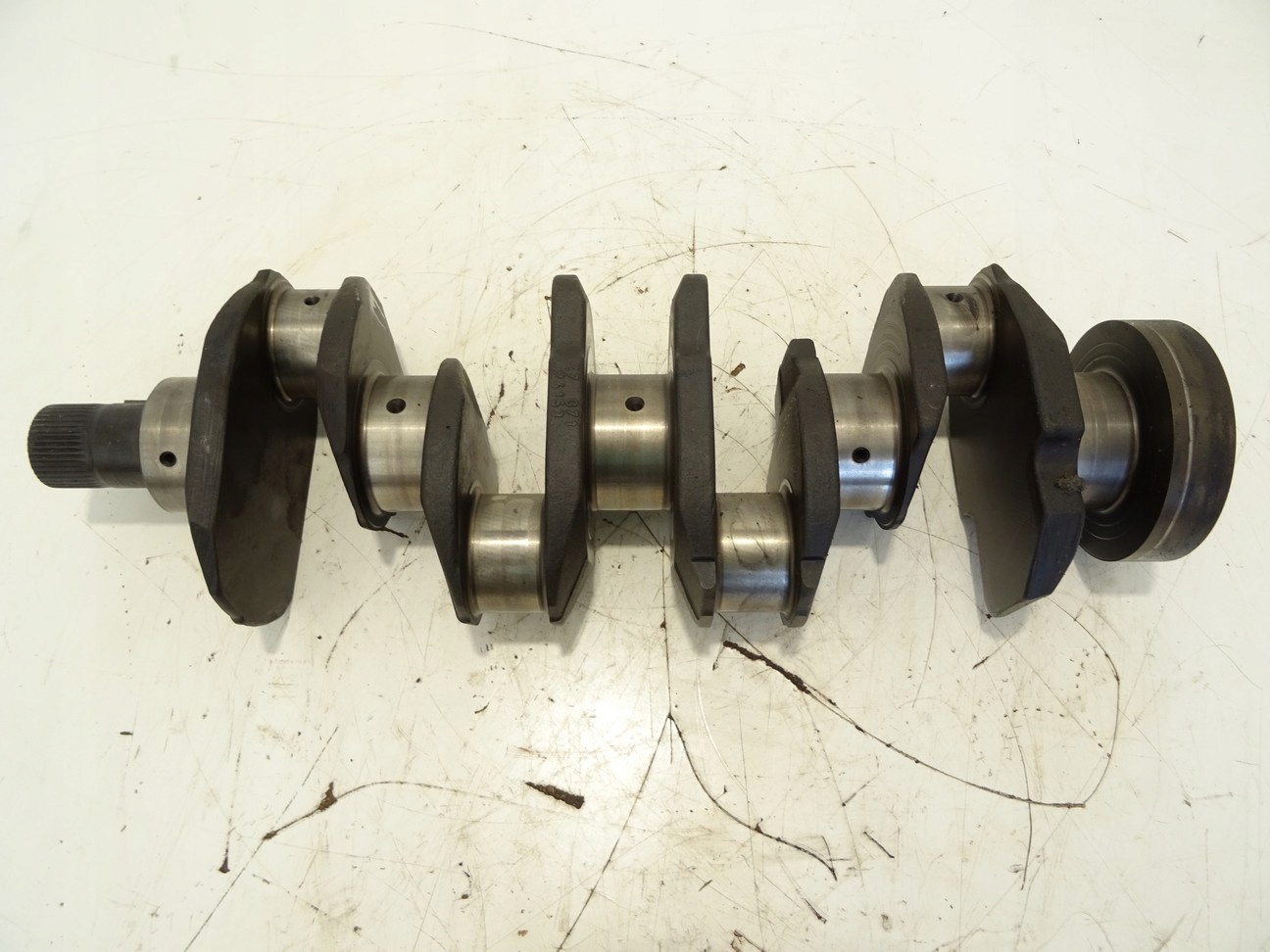 WAŁ KORBOWY RENAULT MIDLUM S 120 4.0 Z707124153 Jakość części (zgodnie z GVO) O - oryginał z logo producenta pojazdu (OE)