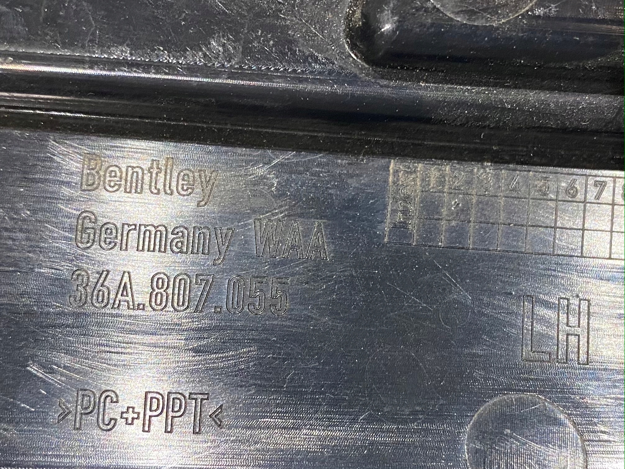 BENTLEY BENTAYGA left console of a bumper 36A807055