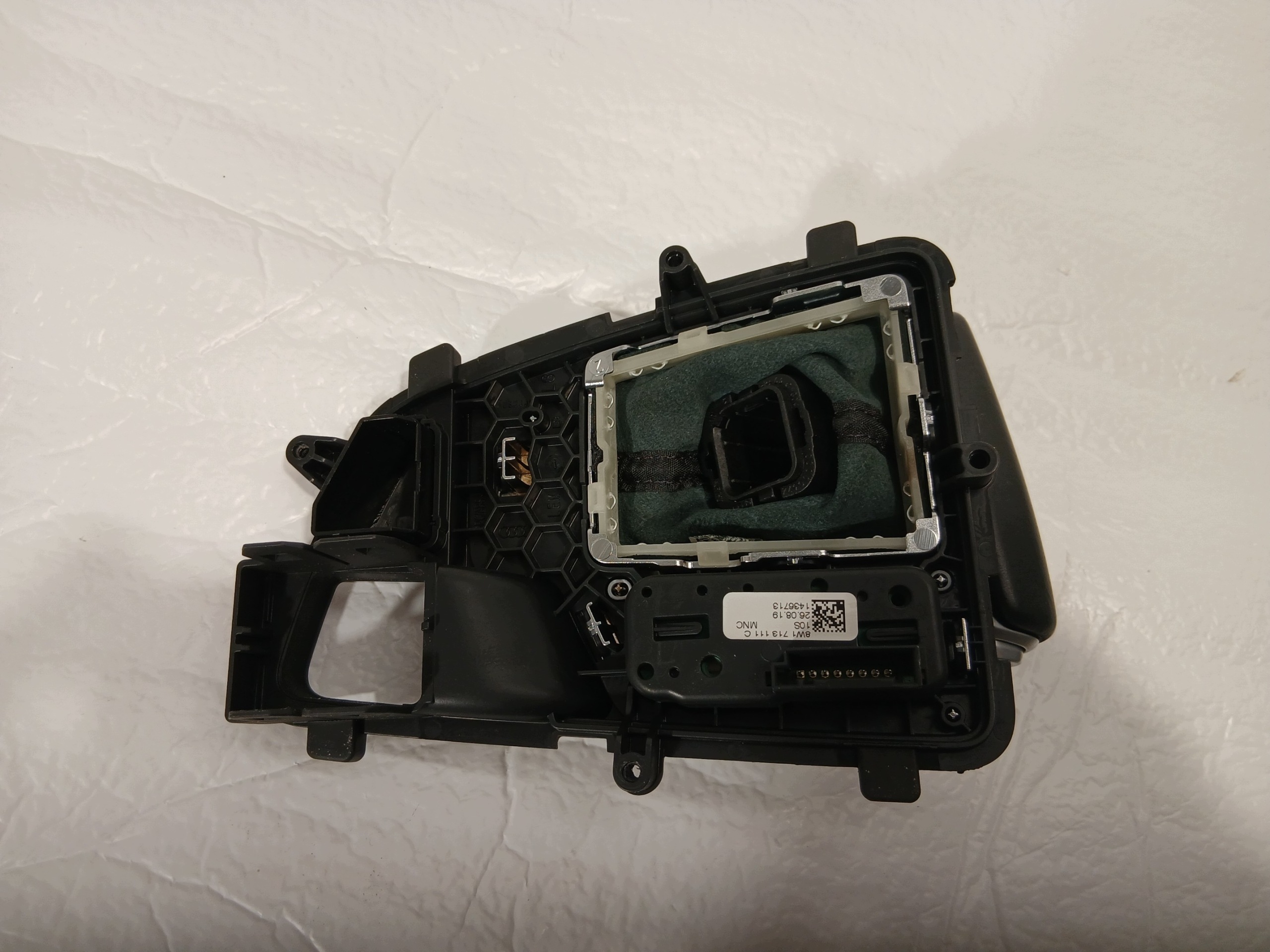AUDI A4 B9 LIFT PANEL řadicí páka 8W1713111C