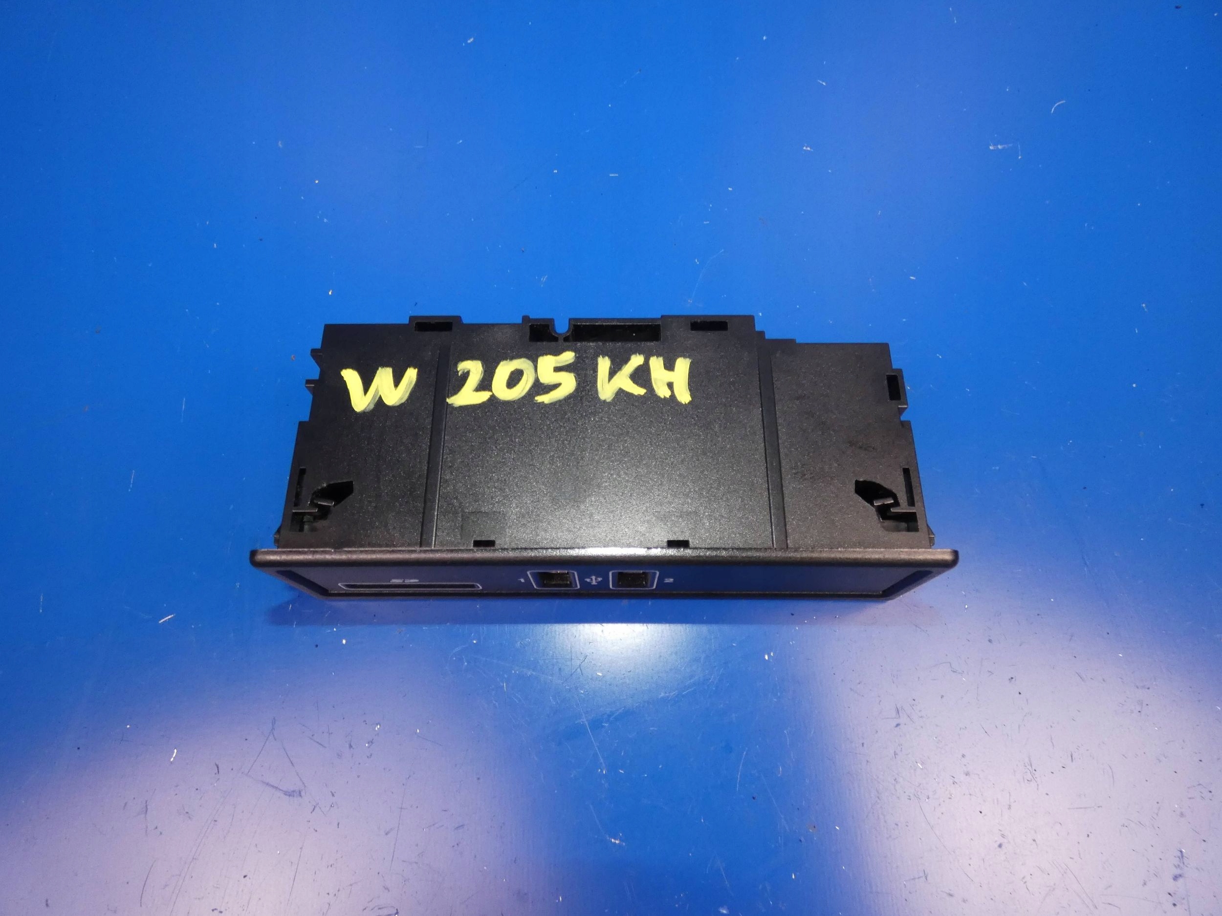 MERCEDES C KLASA W205 adapter USB ZLACZE