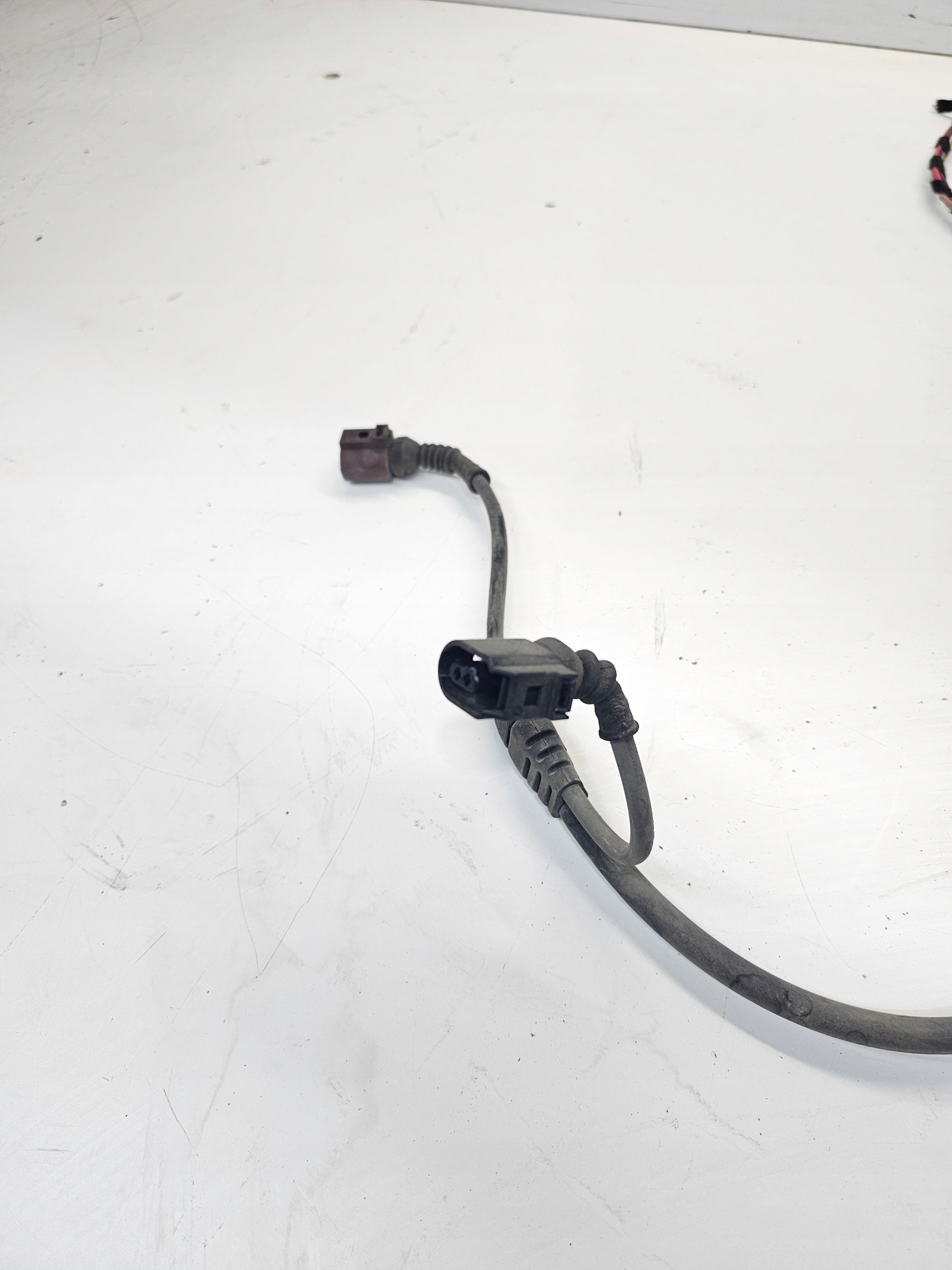 bundle of a caliper left rear part AUDI Q5 8R 8R0972253A