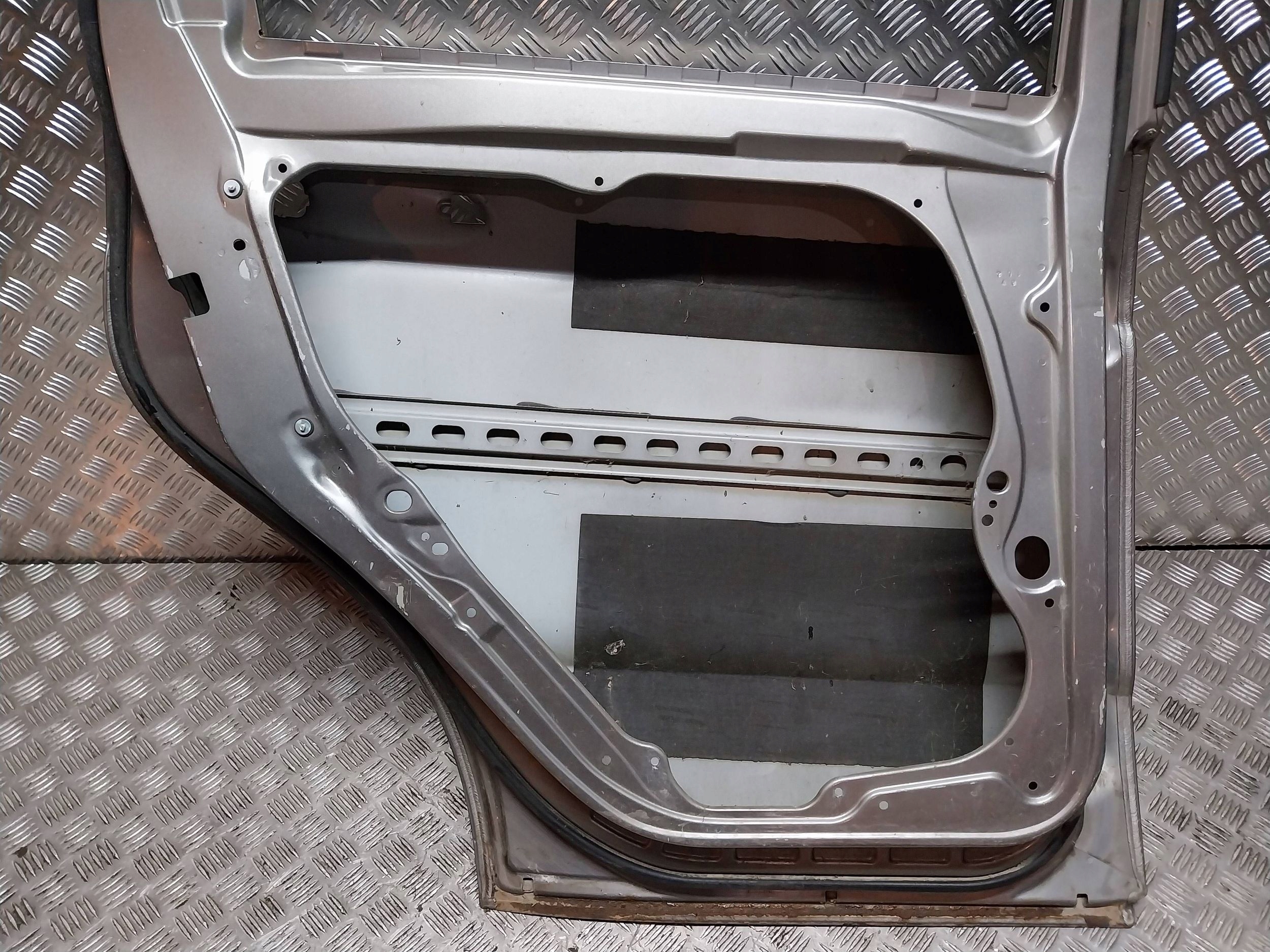 Tür heck links MERCEDES A-KLASA W169 04