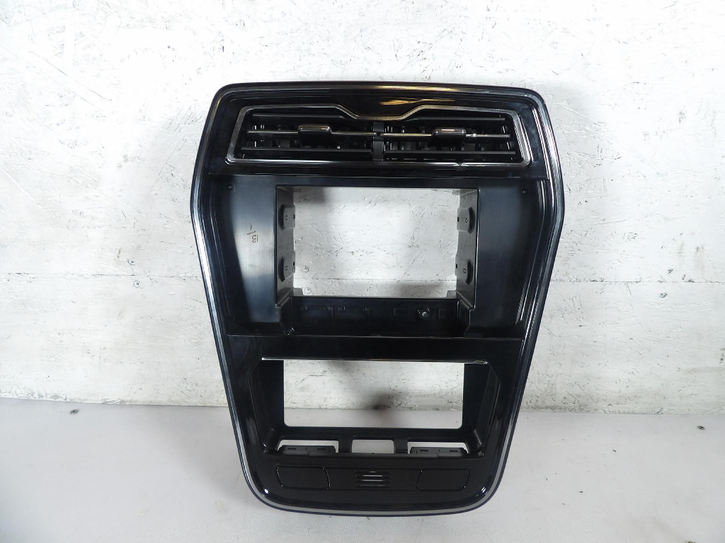 SSANGYONG TIVOLI GRAND PANEL mitte 76562-35300