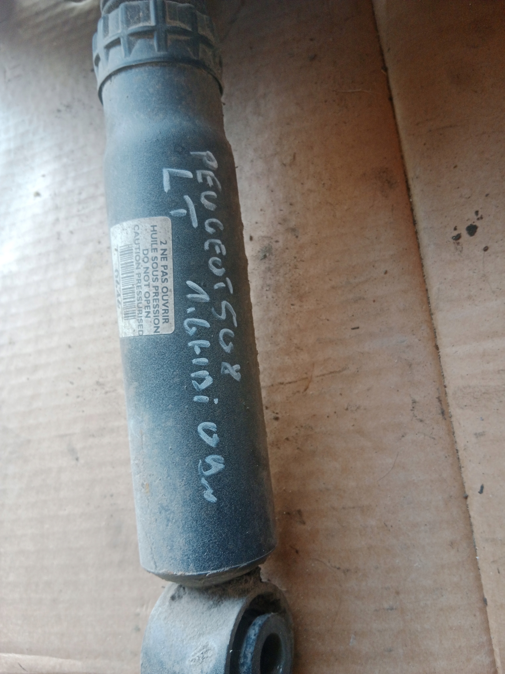 shock absorber left rear part PEUGEOT 5008 and 1.6 HDI