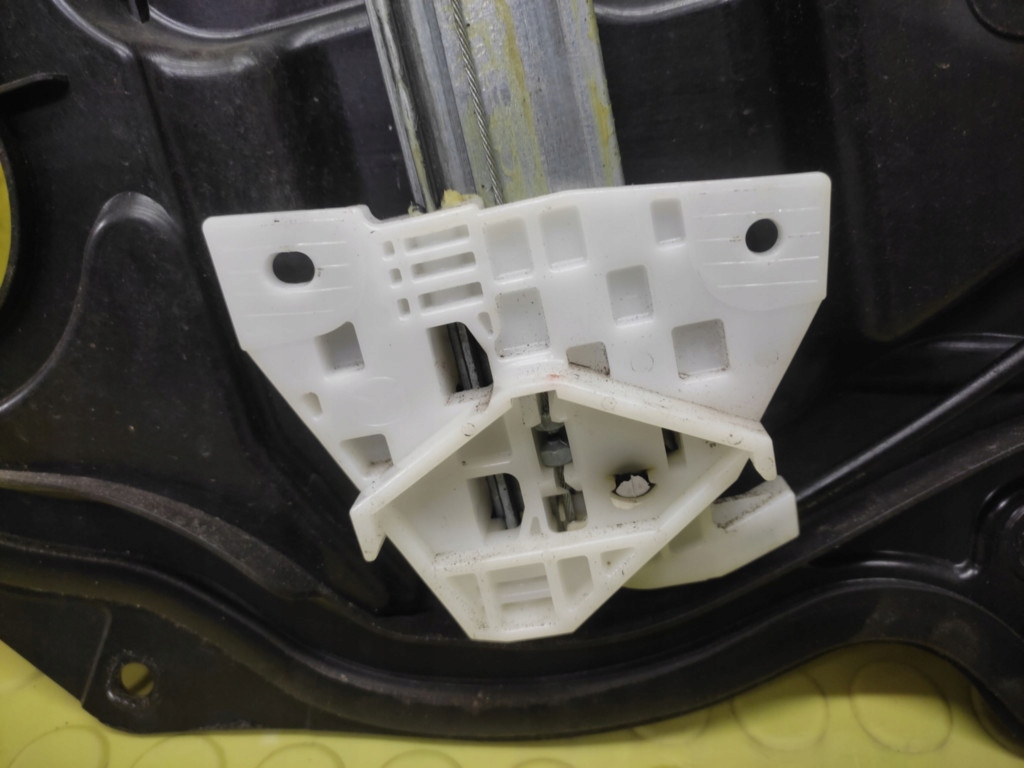 MAZDA 6 II window regulator right front GS1D5897X