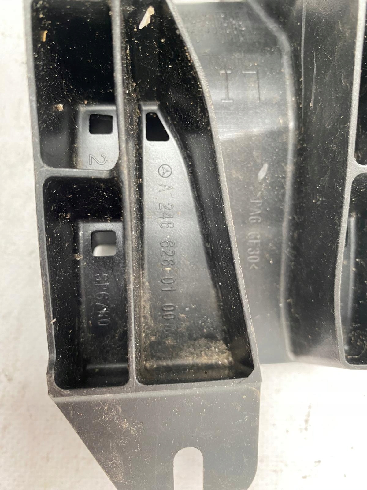 MERCEDES B-KLASA W246 holder supports left front