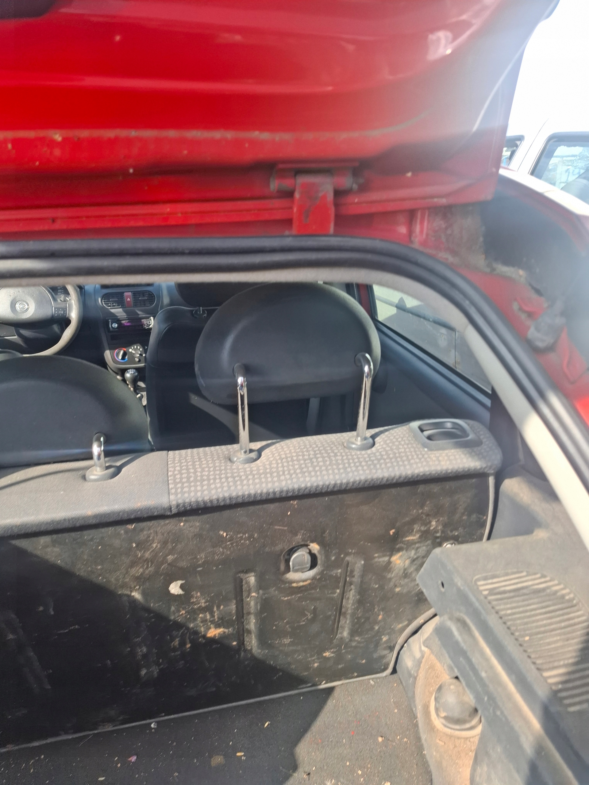 Uszczelka klapy bagaznika Opel Corsa C