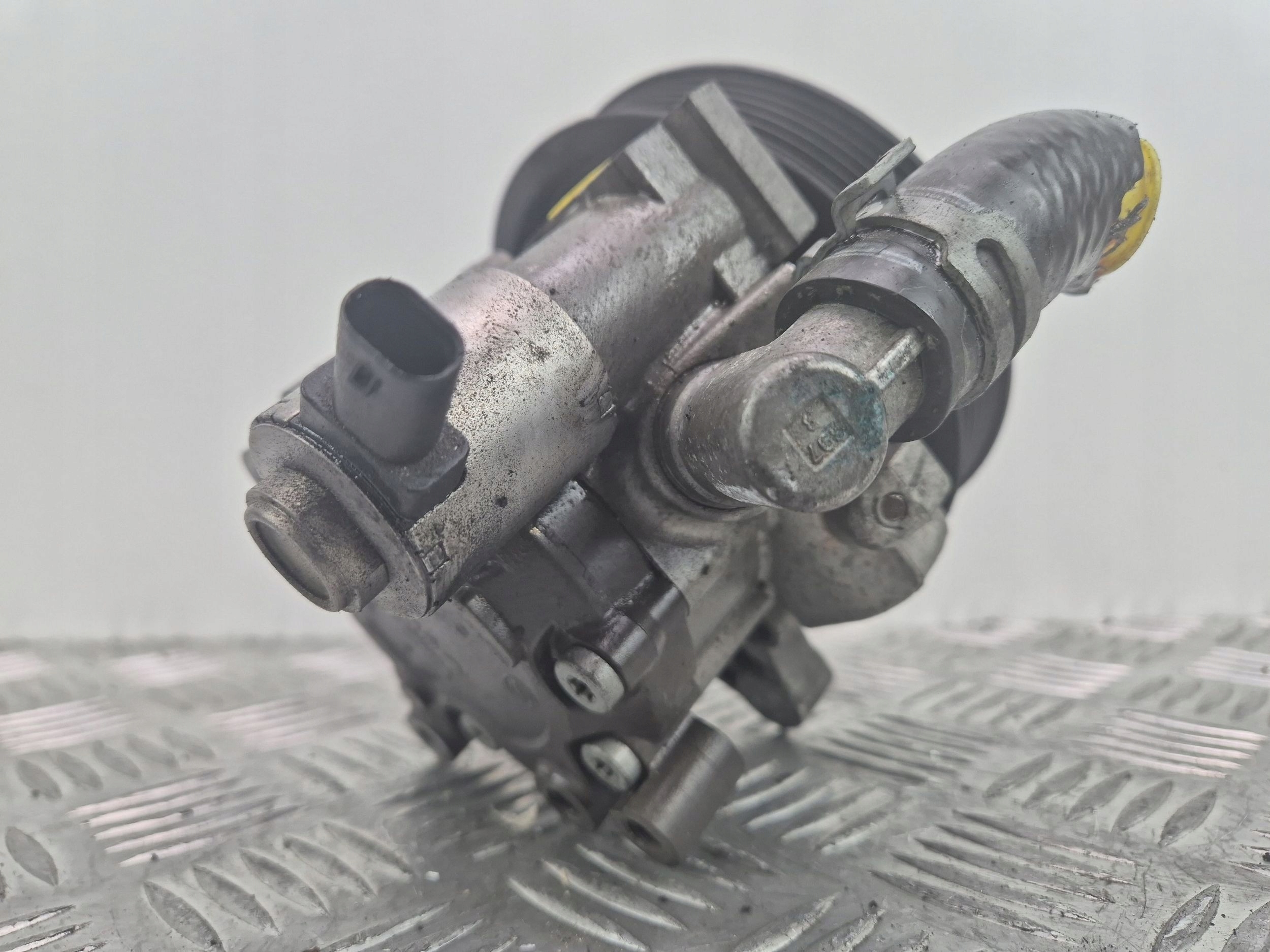 Mercedes C250 W204 servo pump A0064667501