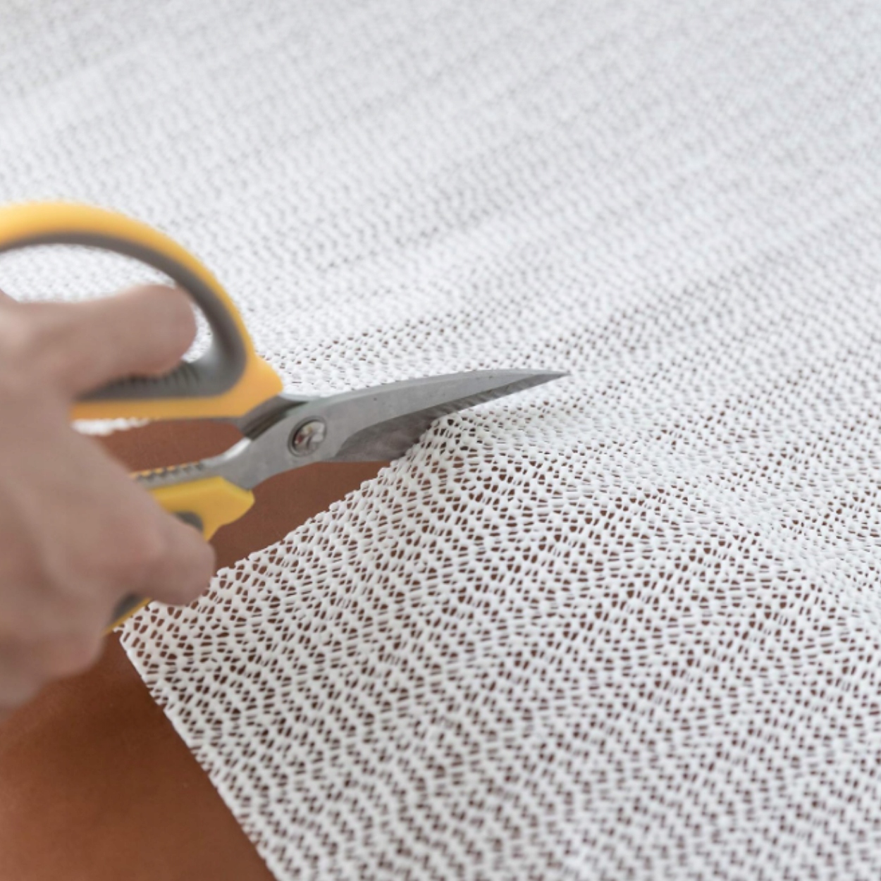 PODKŁAD DYWANOWY MATA ANTYPOŚLIZGOWA POD DYWAN DO SZUFLADY 70x140 cm Szerokość produktu 70 cm