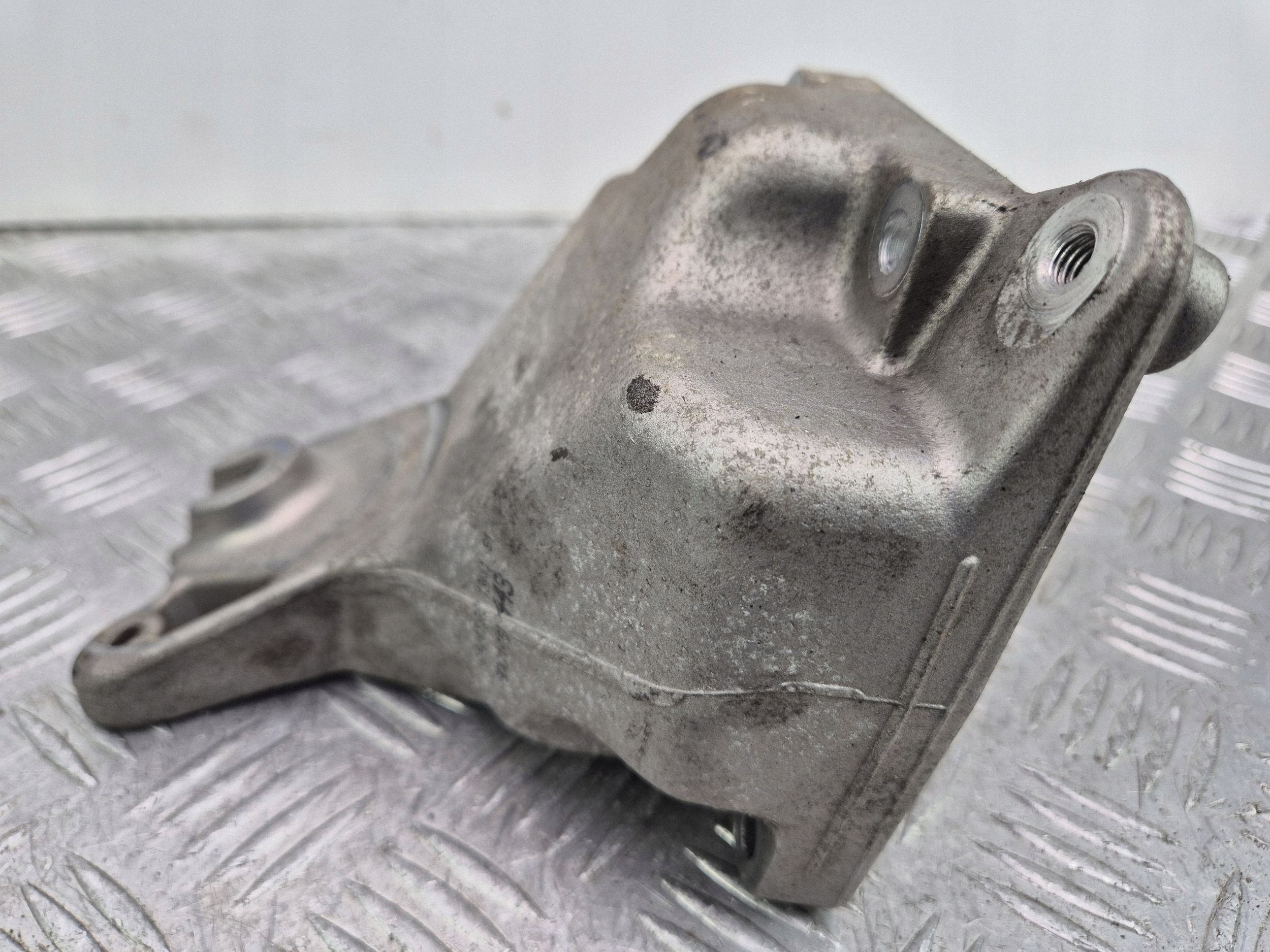 engine mount Mercedes GLK350 X204 A2722231004 M272.991
