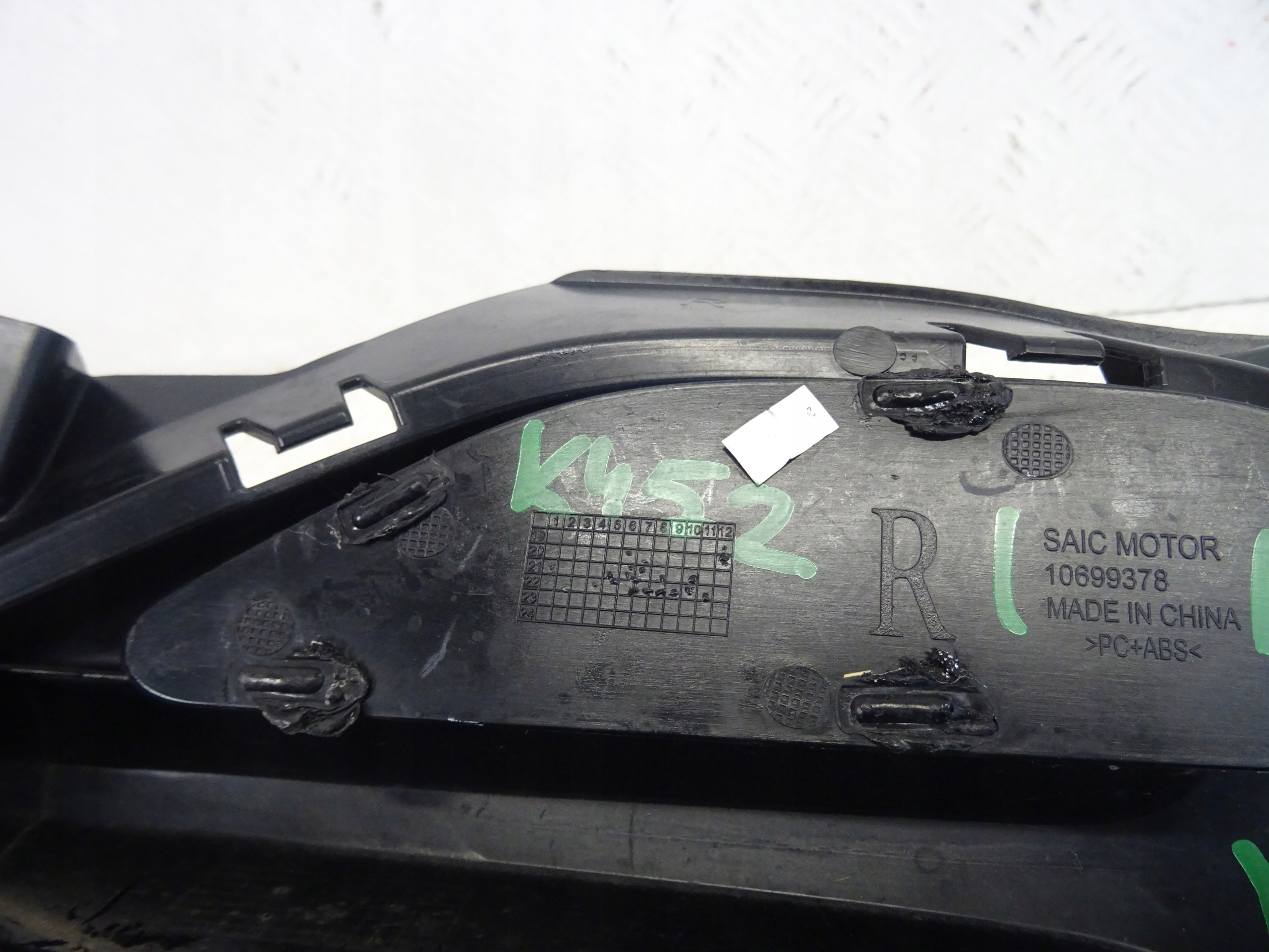grid of a bumper front front right MG ZS 10699378
