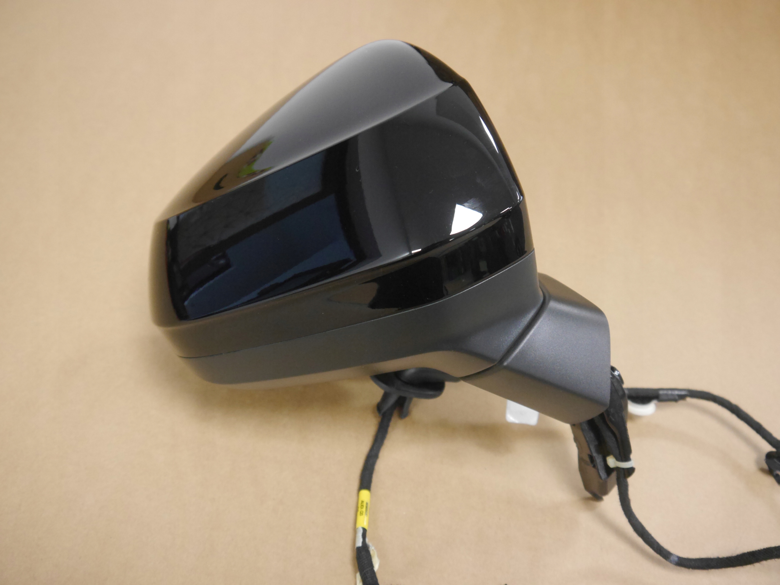 AUDI Q33a ЗЕРКАЛО ПРАВЕ 6+2 Ly9b ASYSTENT