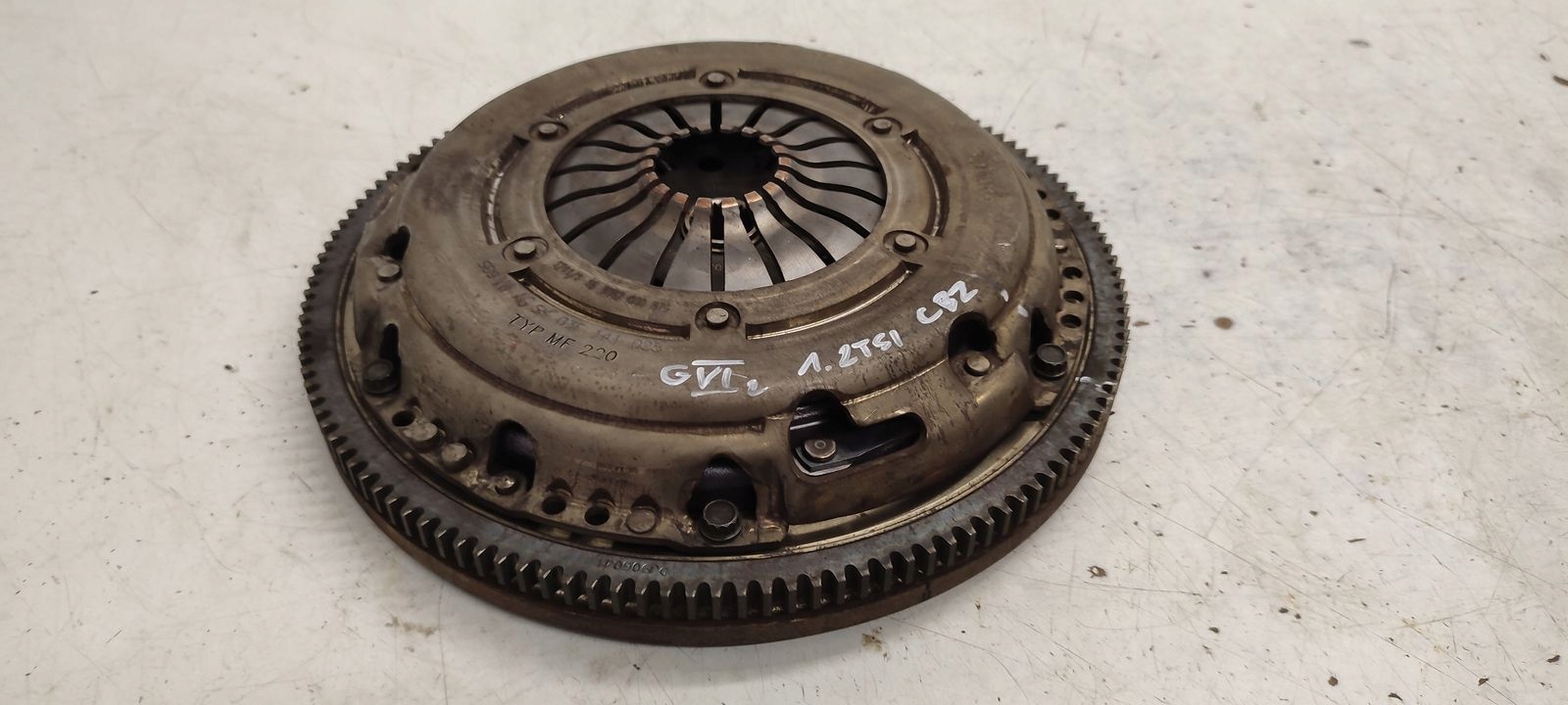 wheel flywheel clutch disc pressure plate VW Golf VI 1,2 TSI