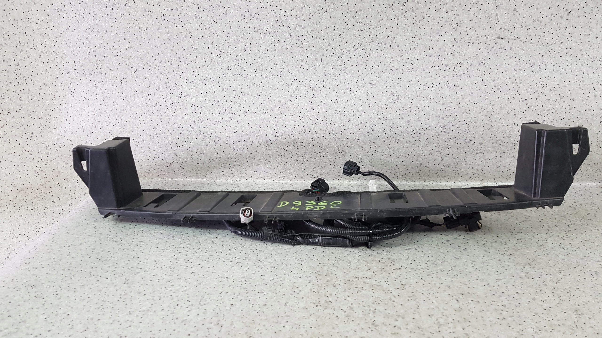 TOYOTA PRIUS PLUS 2015 - HALTER GRILL + KABELBAUM 4 X PDC D 9360