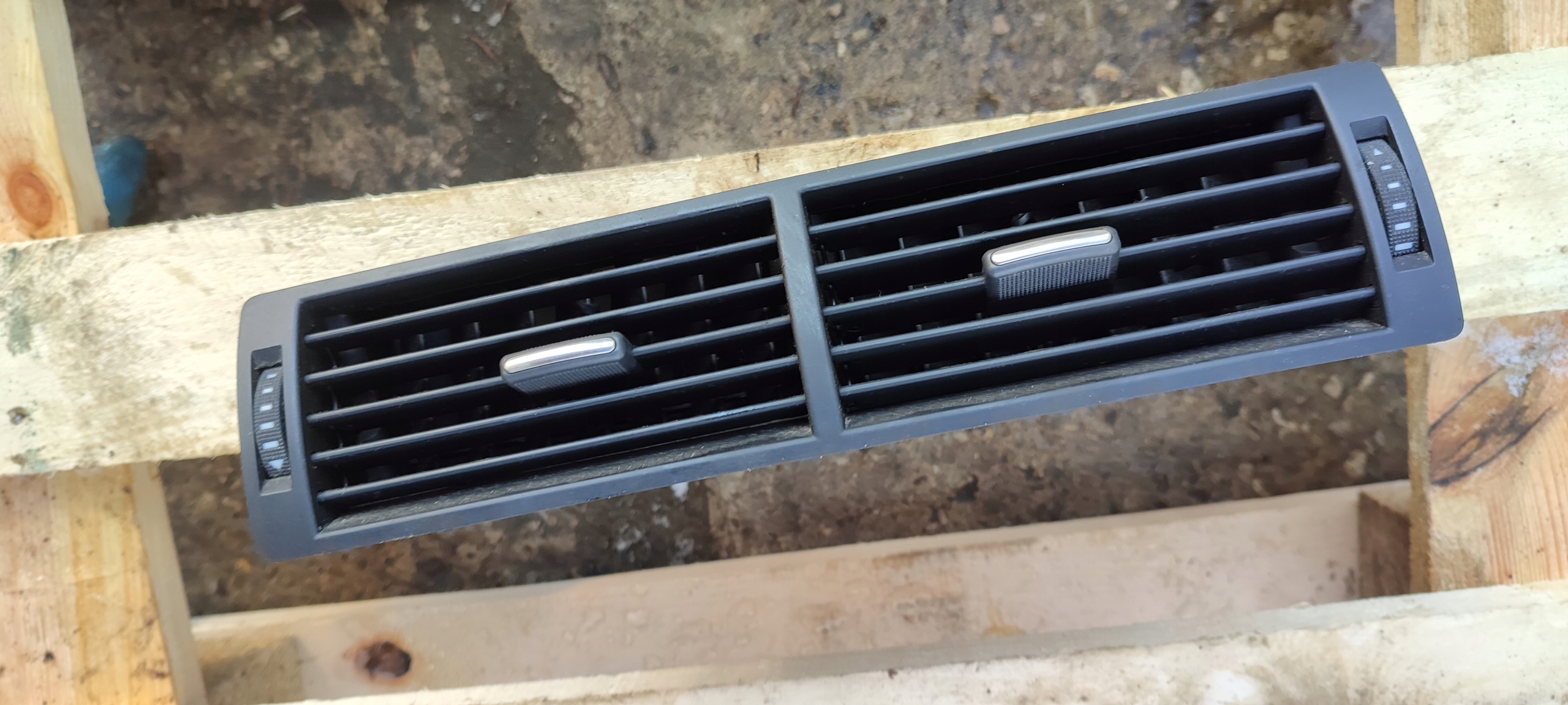 Lüftungsgitter des lüfters mitte AUDI A4 B6 8E0820951E
