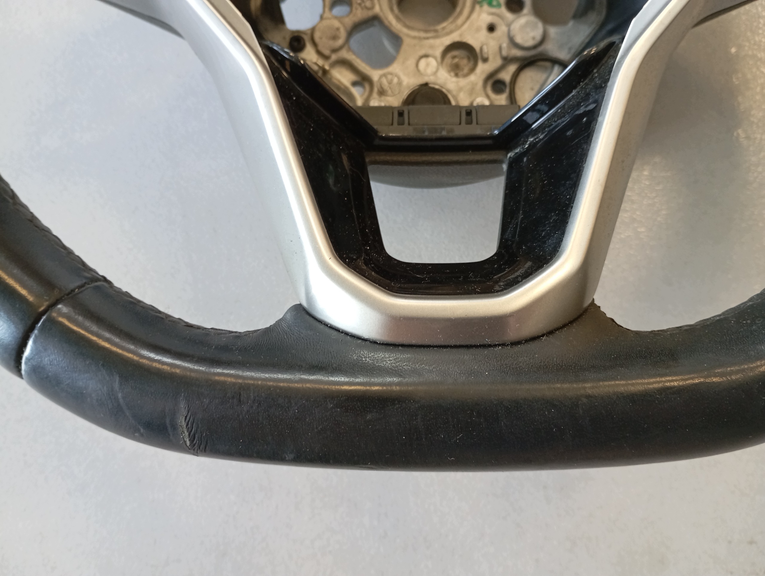 volant VOLKSWAGEN TAIGO 2G7 dommage
