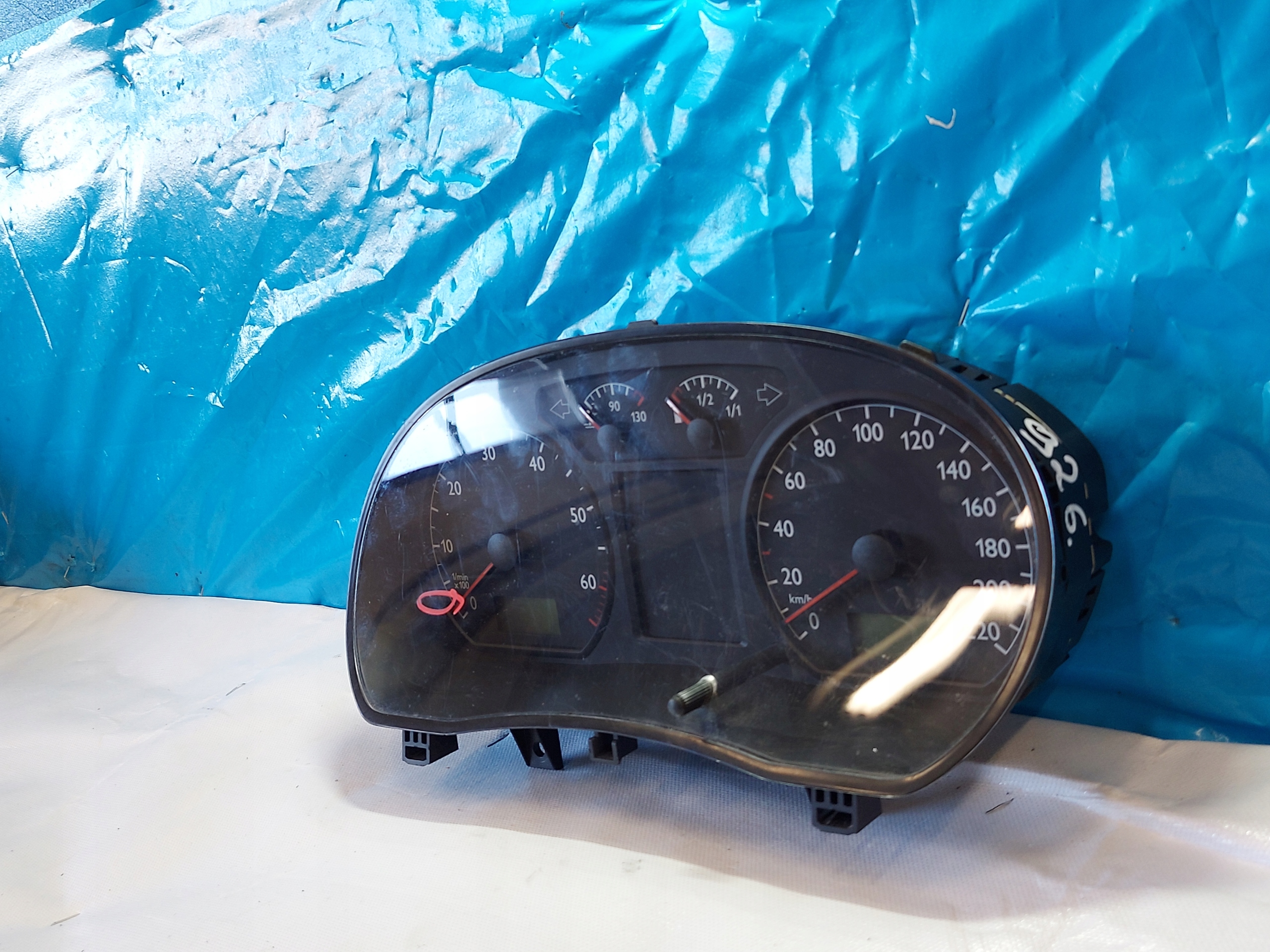 dials clock VW POLO IV 1.2 B 6Q0920800P
