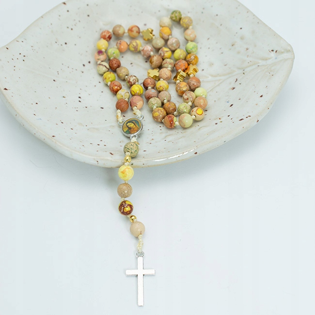 Tradiční růženec ručně vyráběný žlutý jaspis Matka Boží z Guadalupe