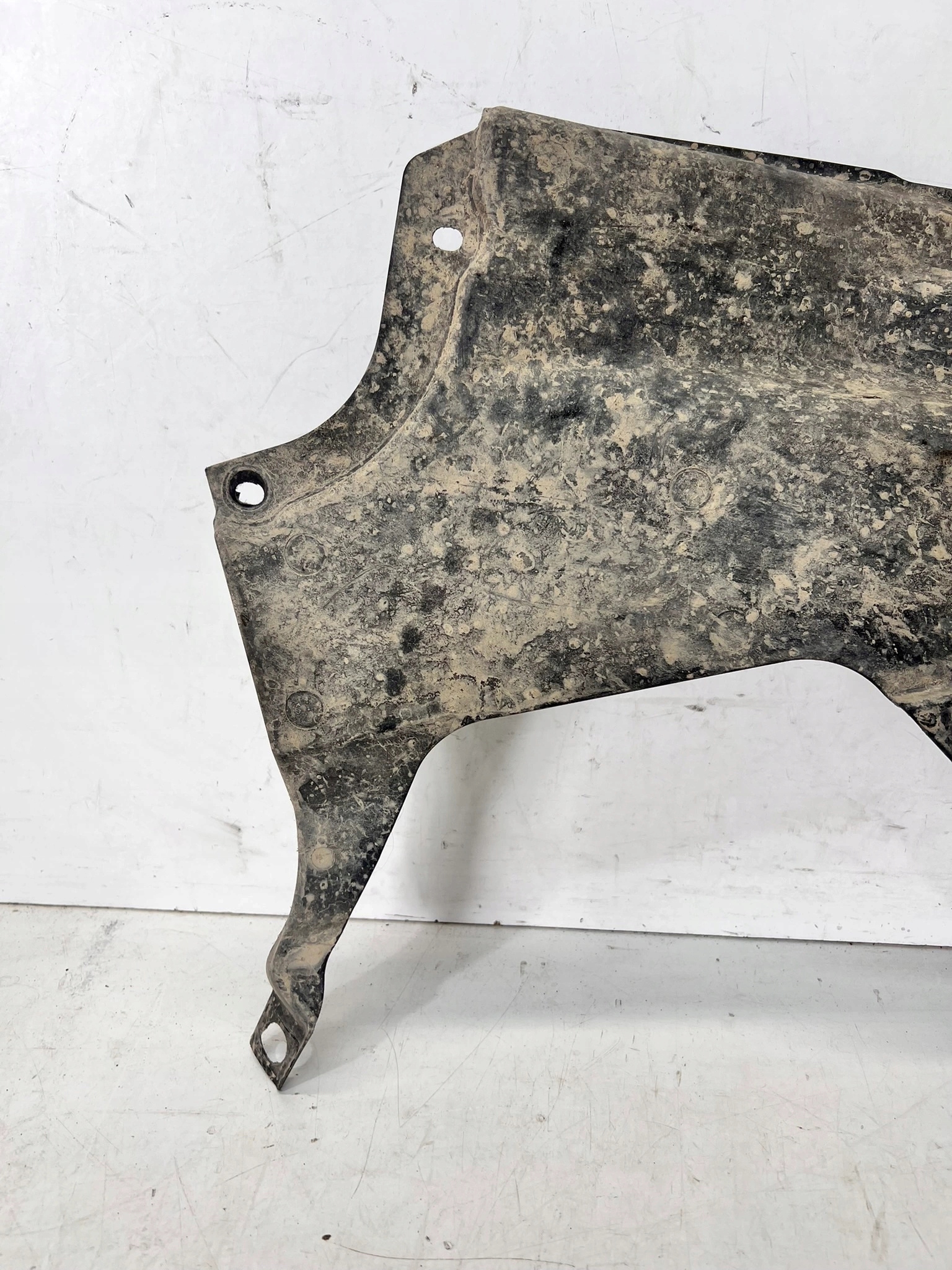 cover chassis AUDI A4 B6 B7 right rear part 8E0825216T 104/26