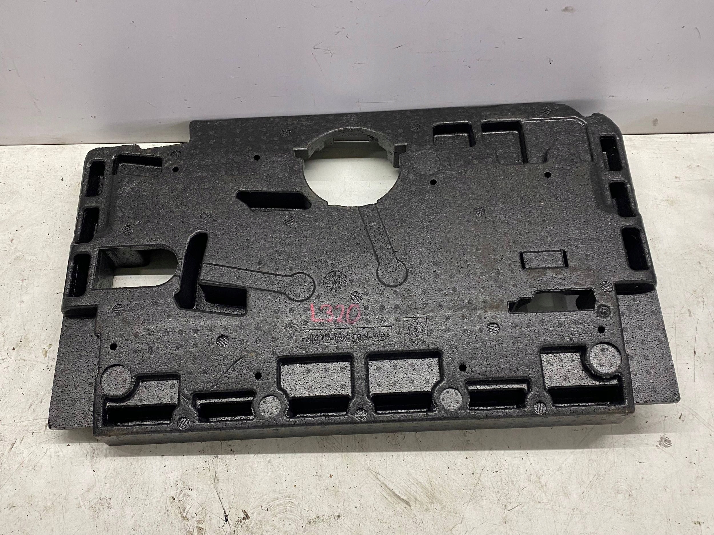 boot floor well polystirene 4H22-19C004-AB RANGE ROVER SPORT L320 (05-13)