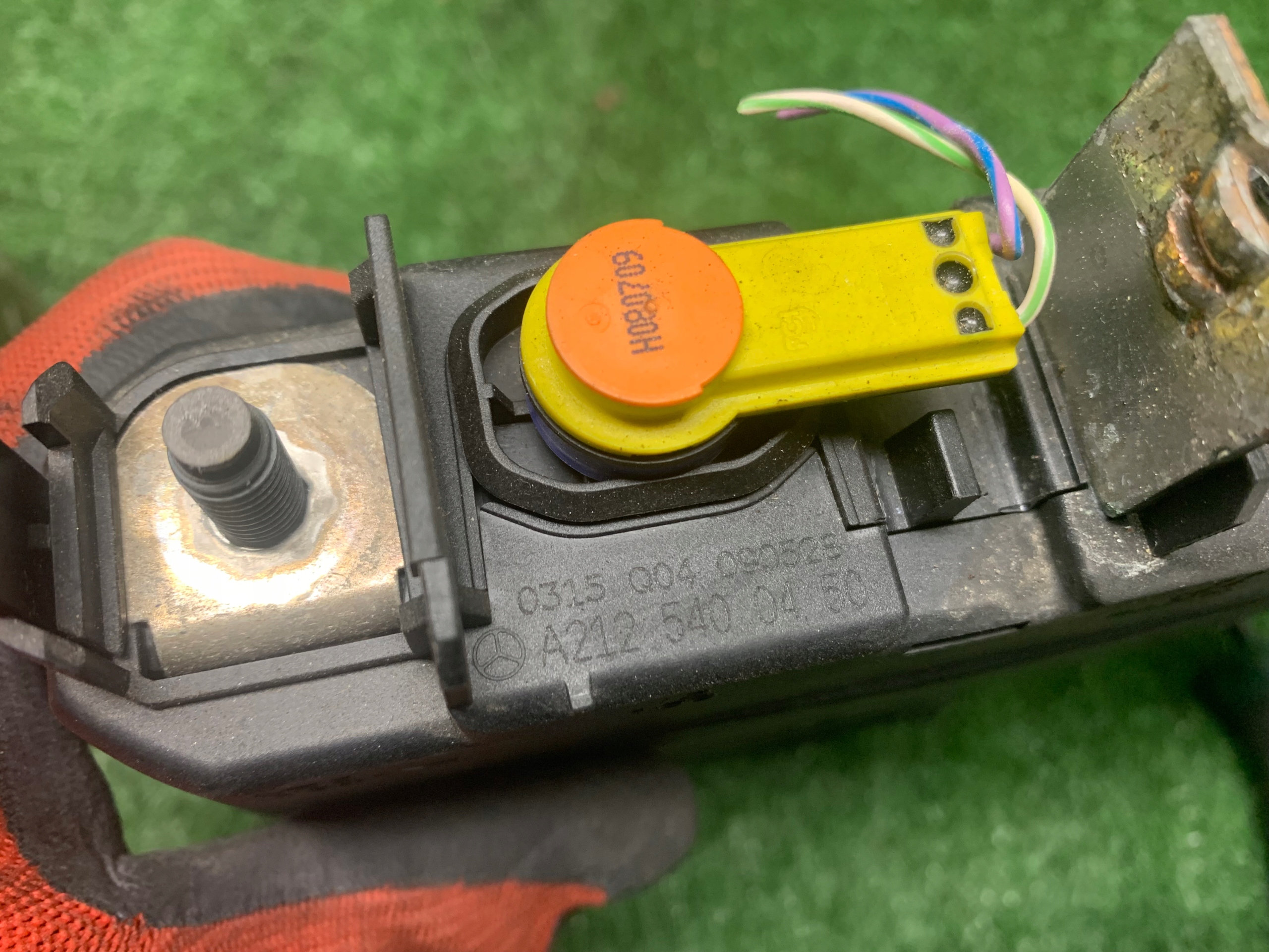 MERCEDES module pyrotechnic clamp A2125400450
