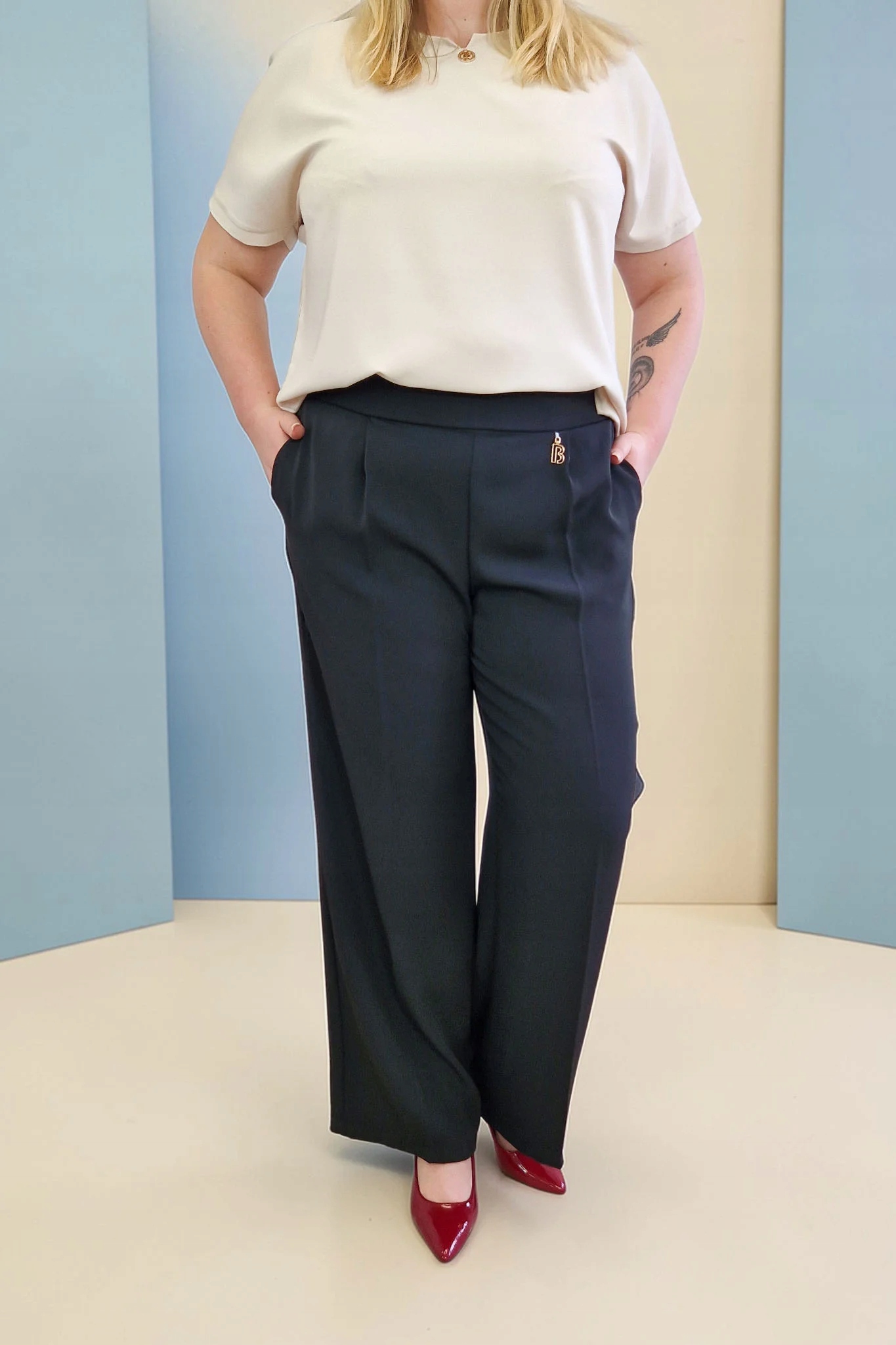 Elegantní dámské kalhoty s gumou, černé, velikost 48