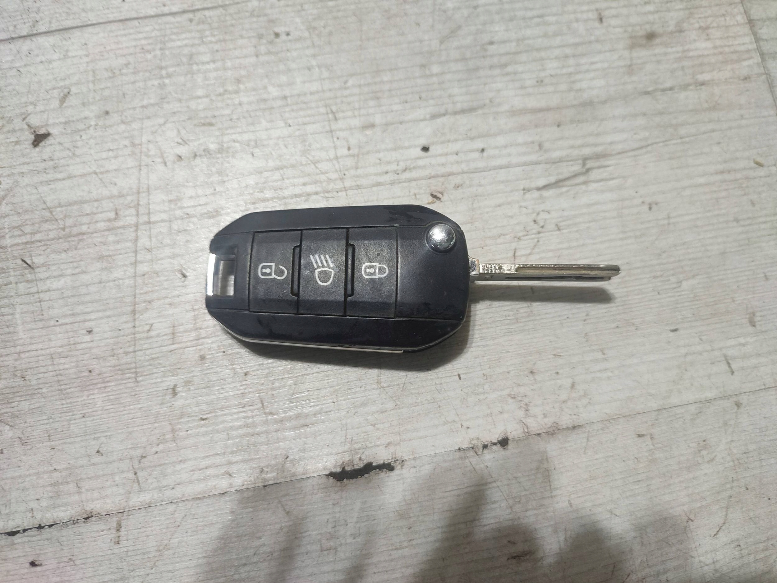 Peugeot 2008 II 2020 key / Karta zaplonu