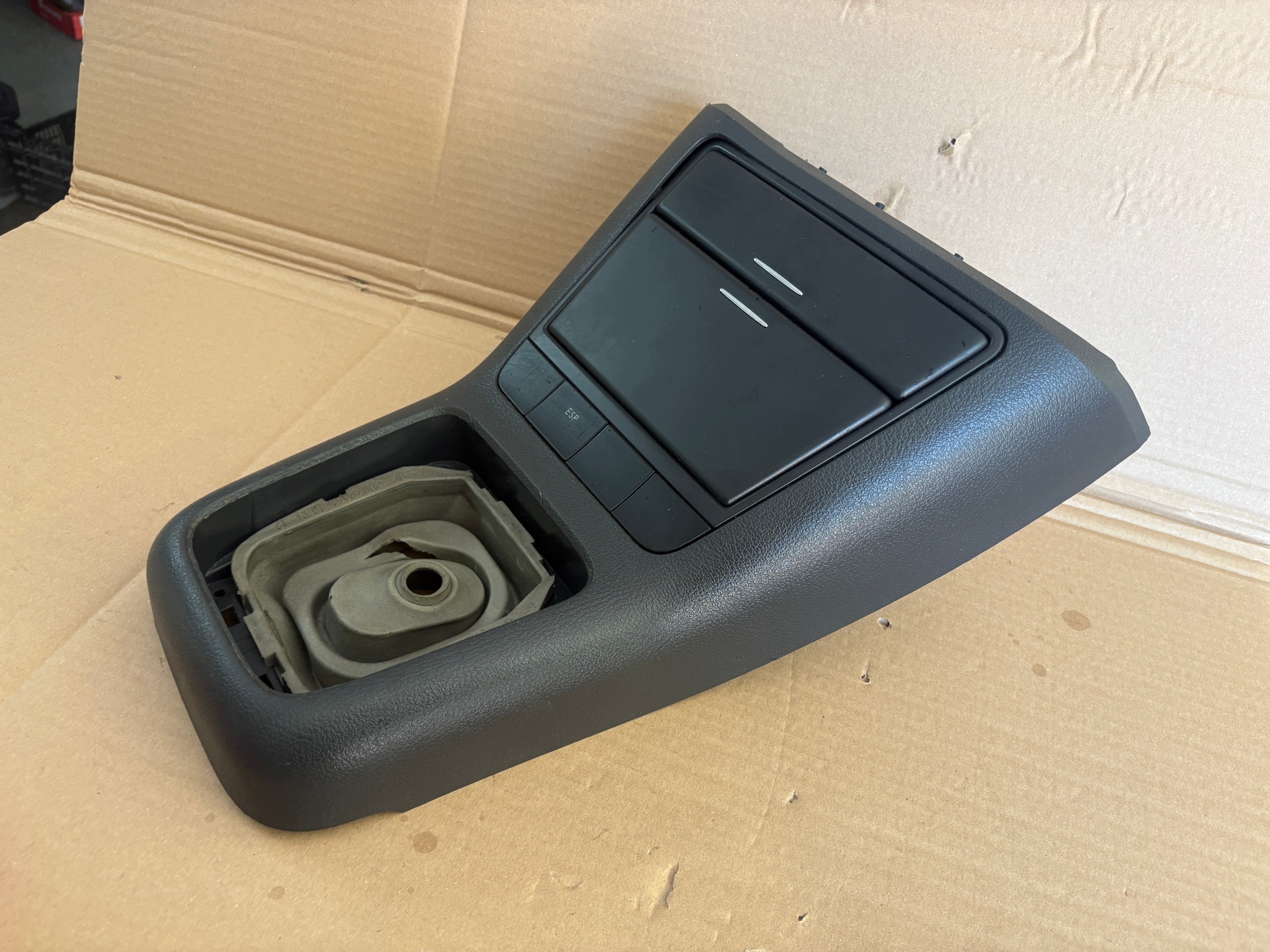 VW GOLF plus TUNEL central PANEL passenger compartment 5M1857961C