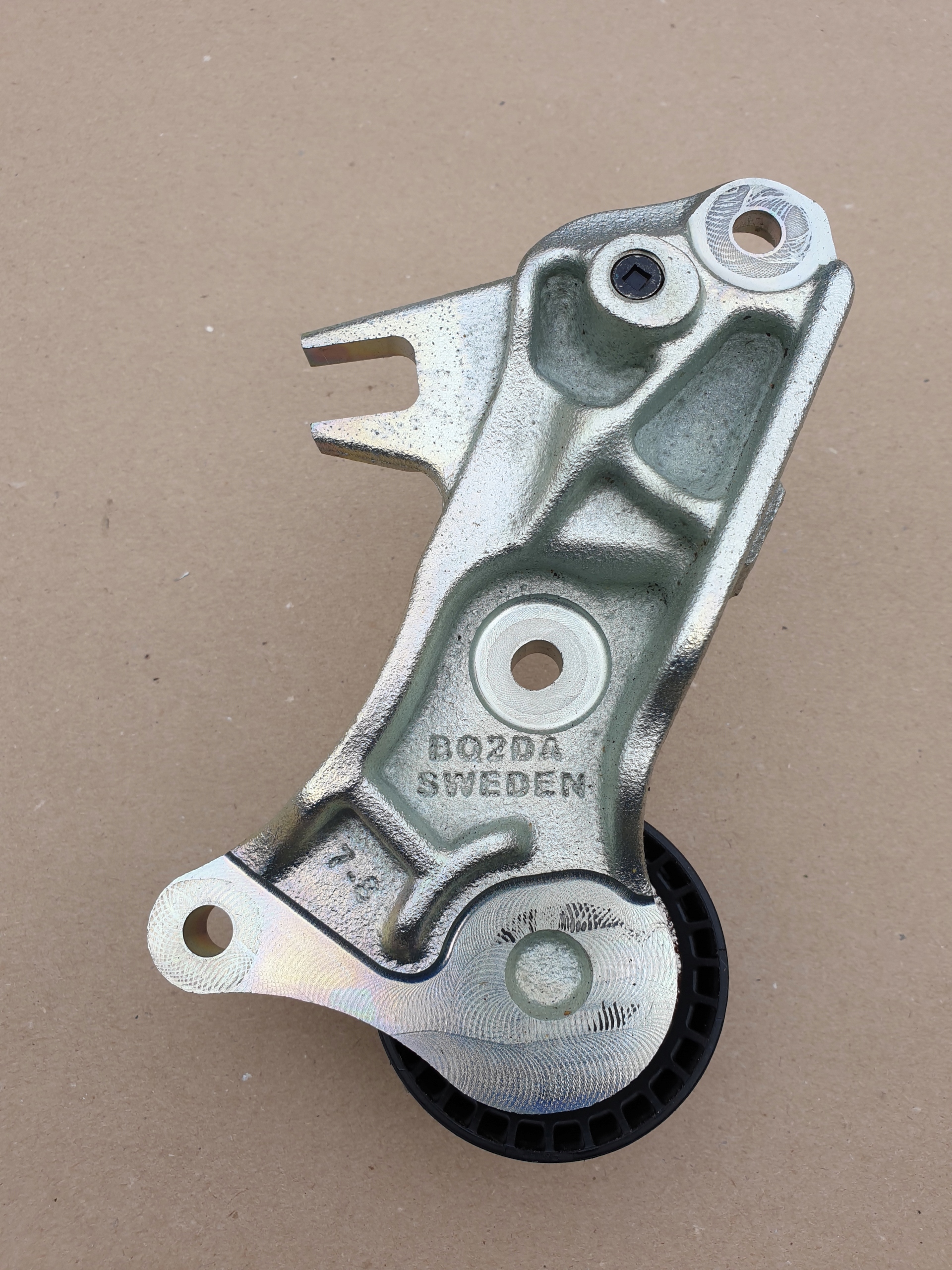 pulley of the engine console roll VOLVO XC40 2.0 D3 D4 OE 31401398