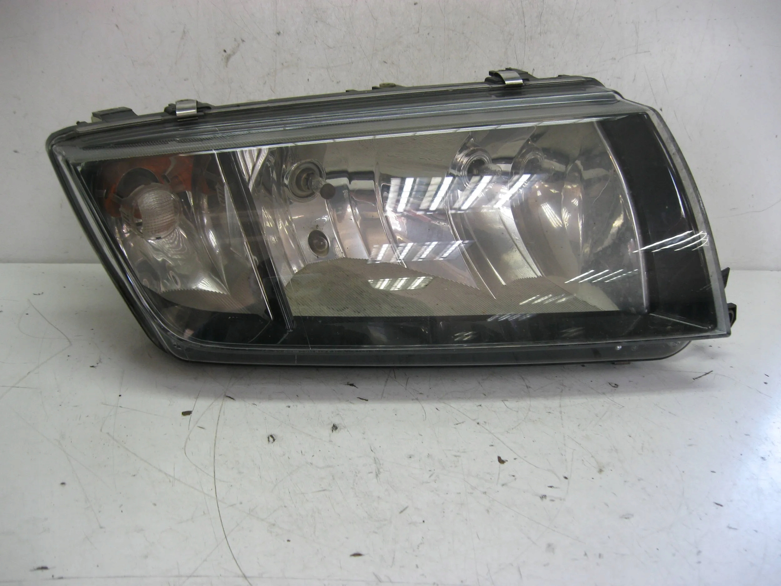 light front right Skoda Fabia and