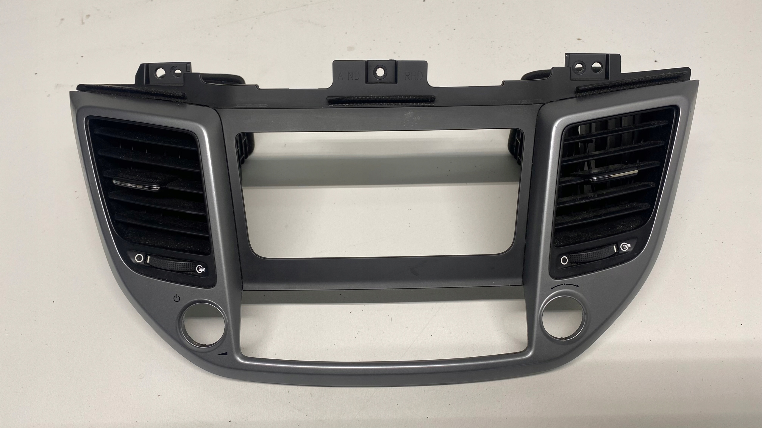 HYUNDAI TUCSON II grid air conditioning devices frame RADIA console 15-18