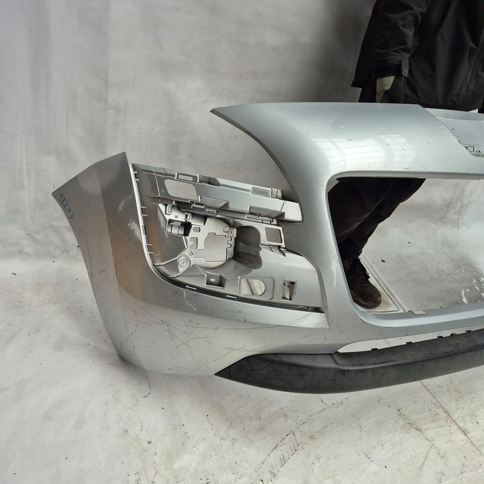 PEUGEOT 3008 and 1 09-13 bumper front front