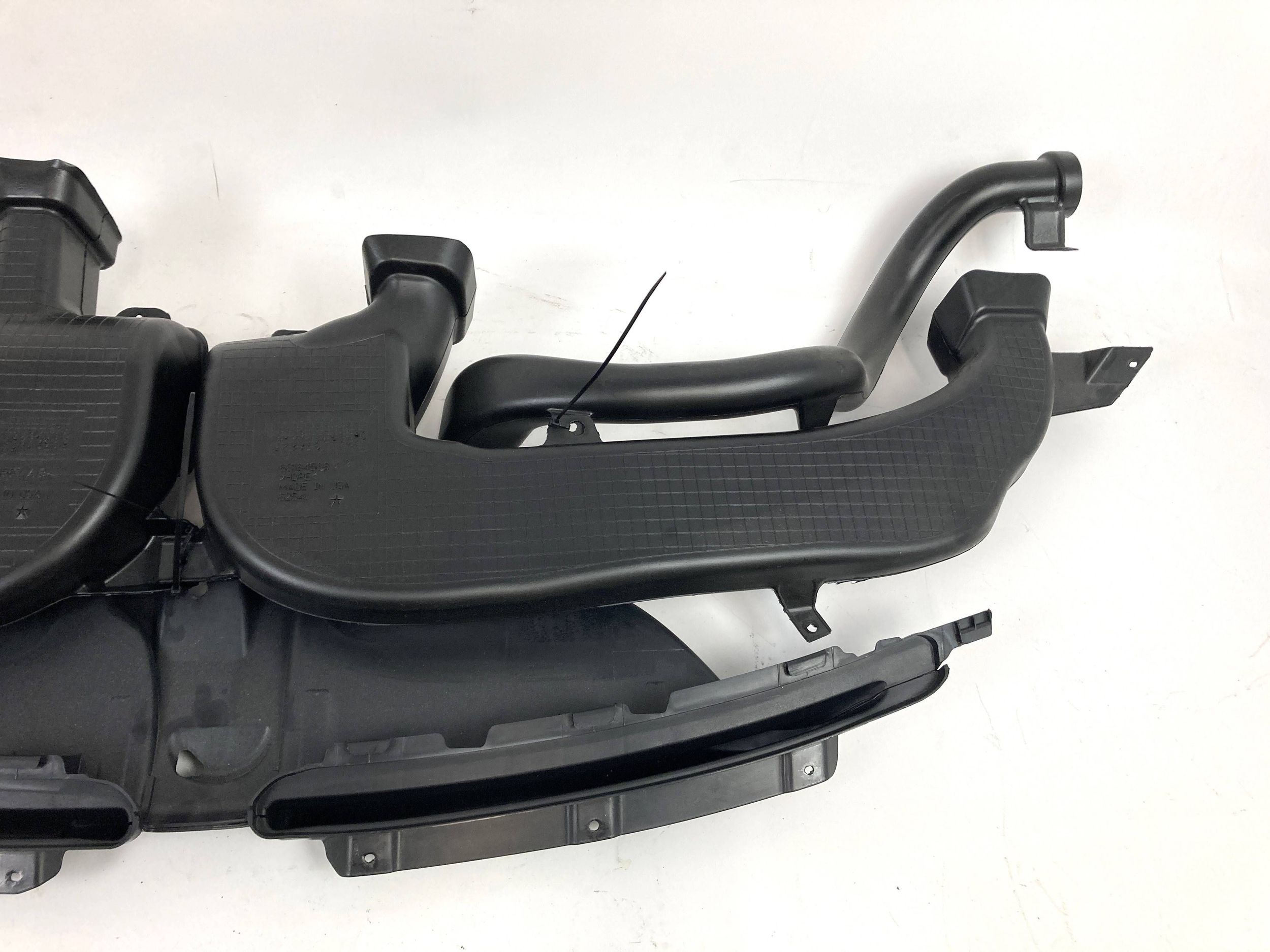 Dodge Challenger 2015-23 drain intake tunelu srodkowego