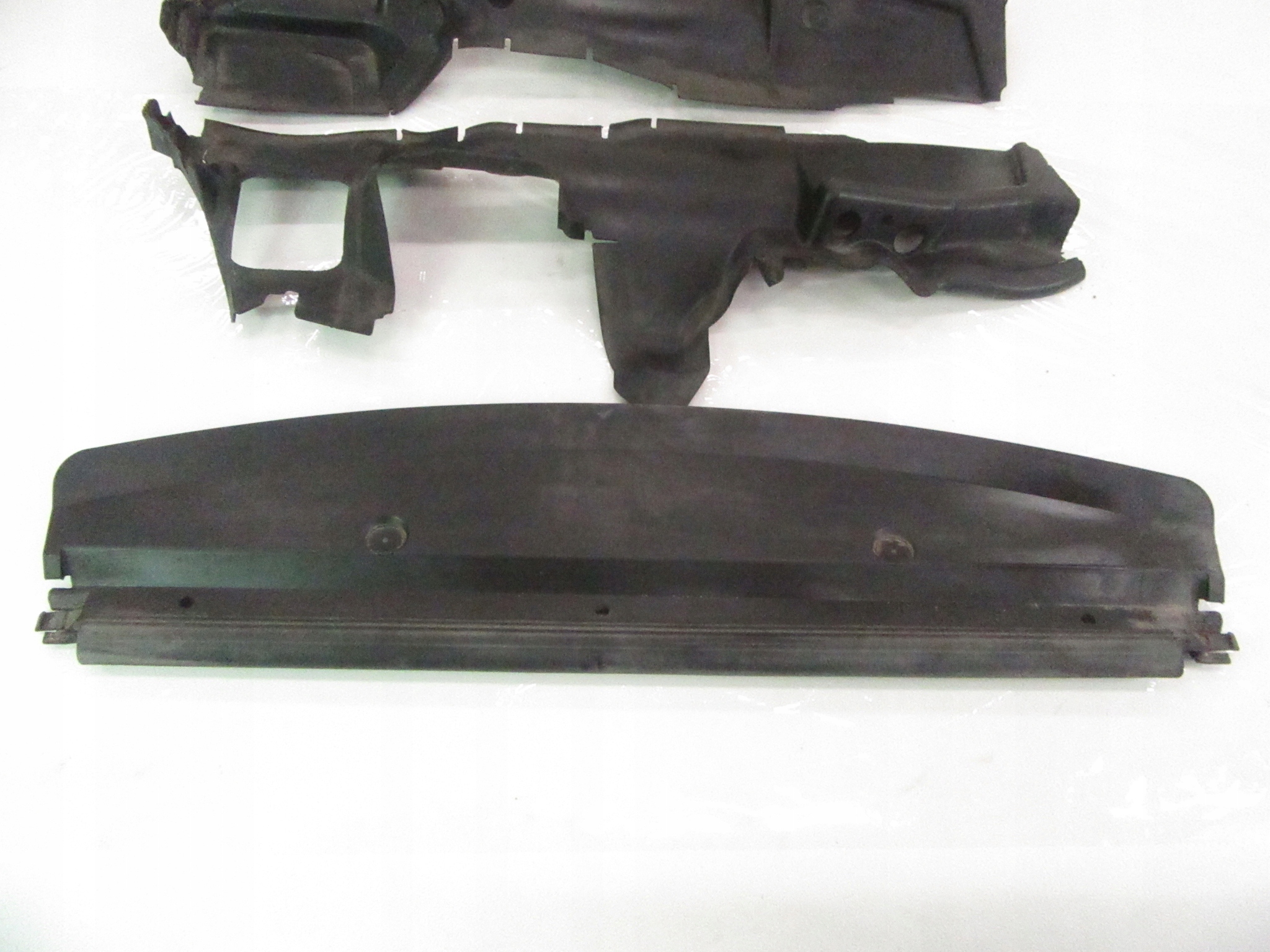 cover drain intake air radiator right front BMW e53 X5 N62