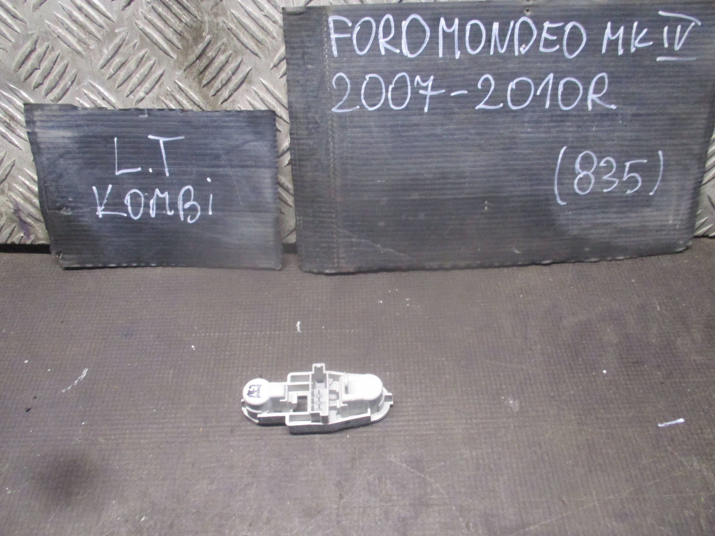 WKŁAD LAMPY LEWY TYŁ FORD MONDEO MK4 07-10r KOMBI
