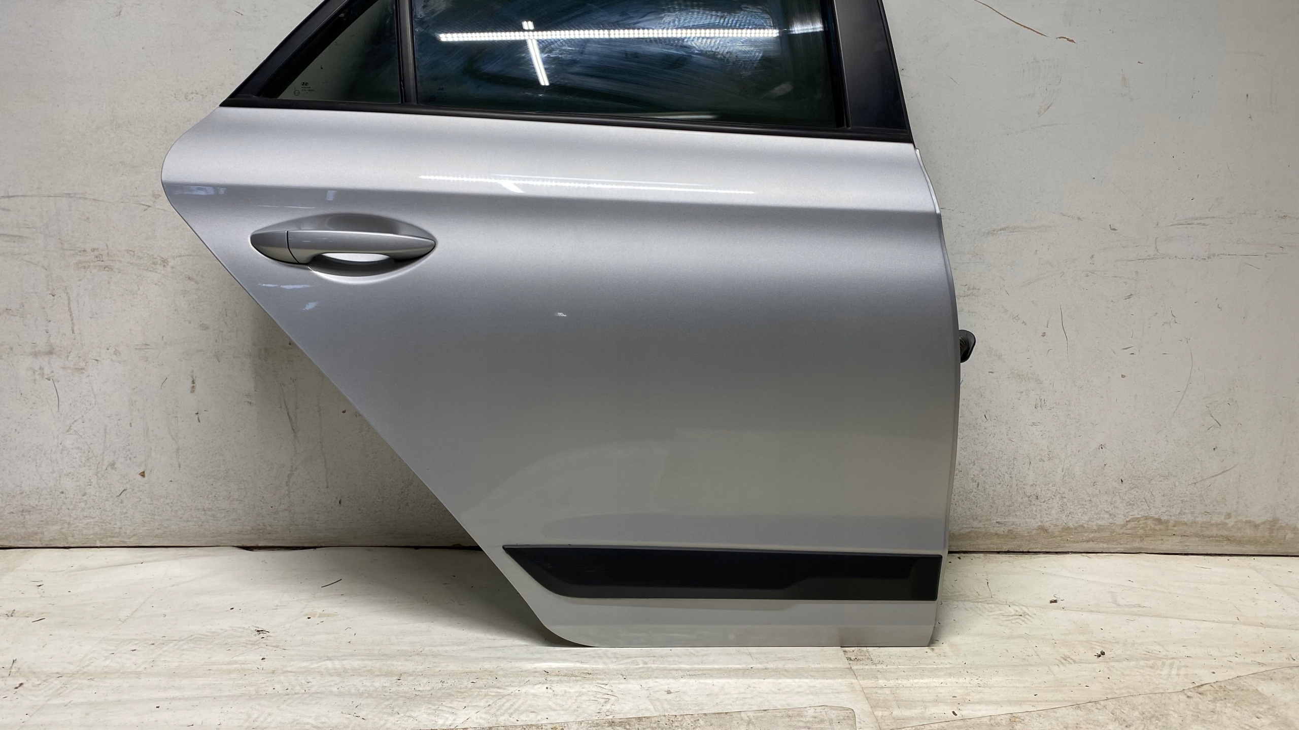 HYUNDAI I20 II DRZWI PRAWE PRAWY TYŁ TYLNE RYS EUROPA 14-19 Producent części Hyundai OE