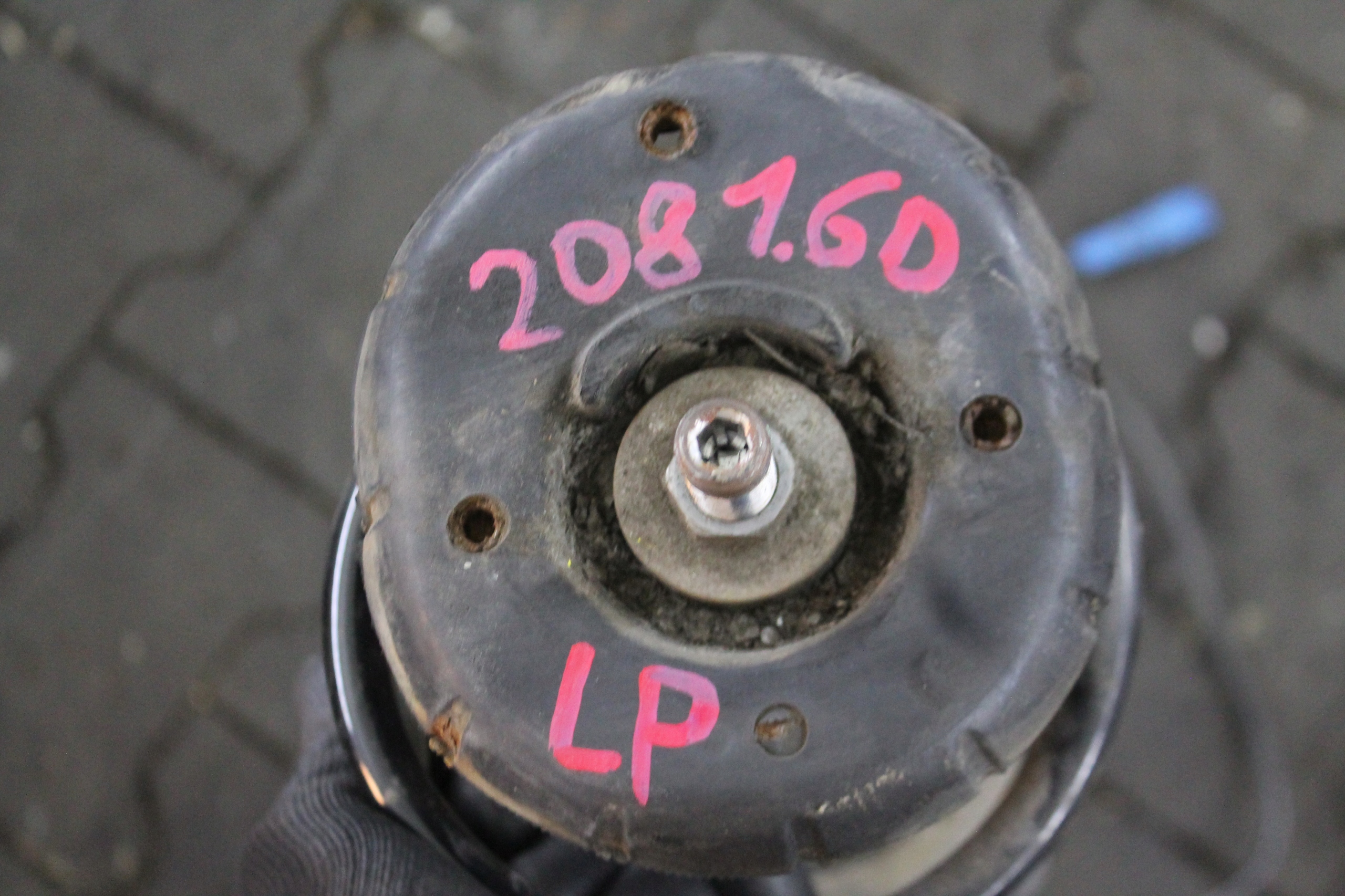 swing shock absorber left PEUGEOT 208 1.6D 12-15