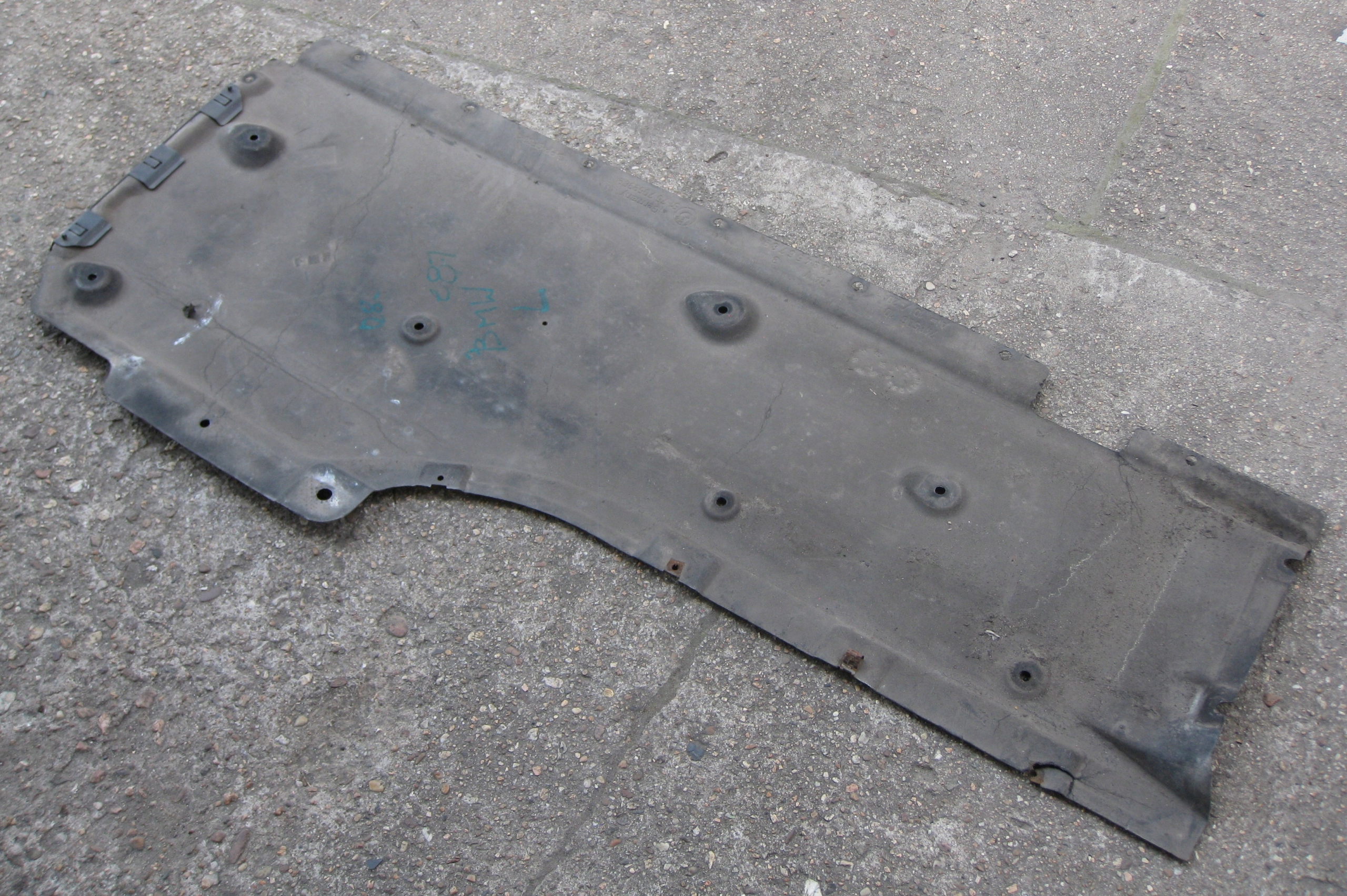 BMW E87 08R cover chassis side left 7059389