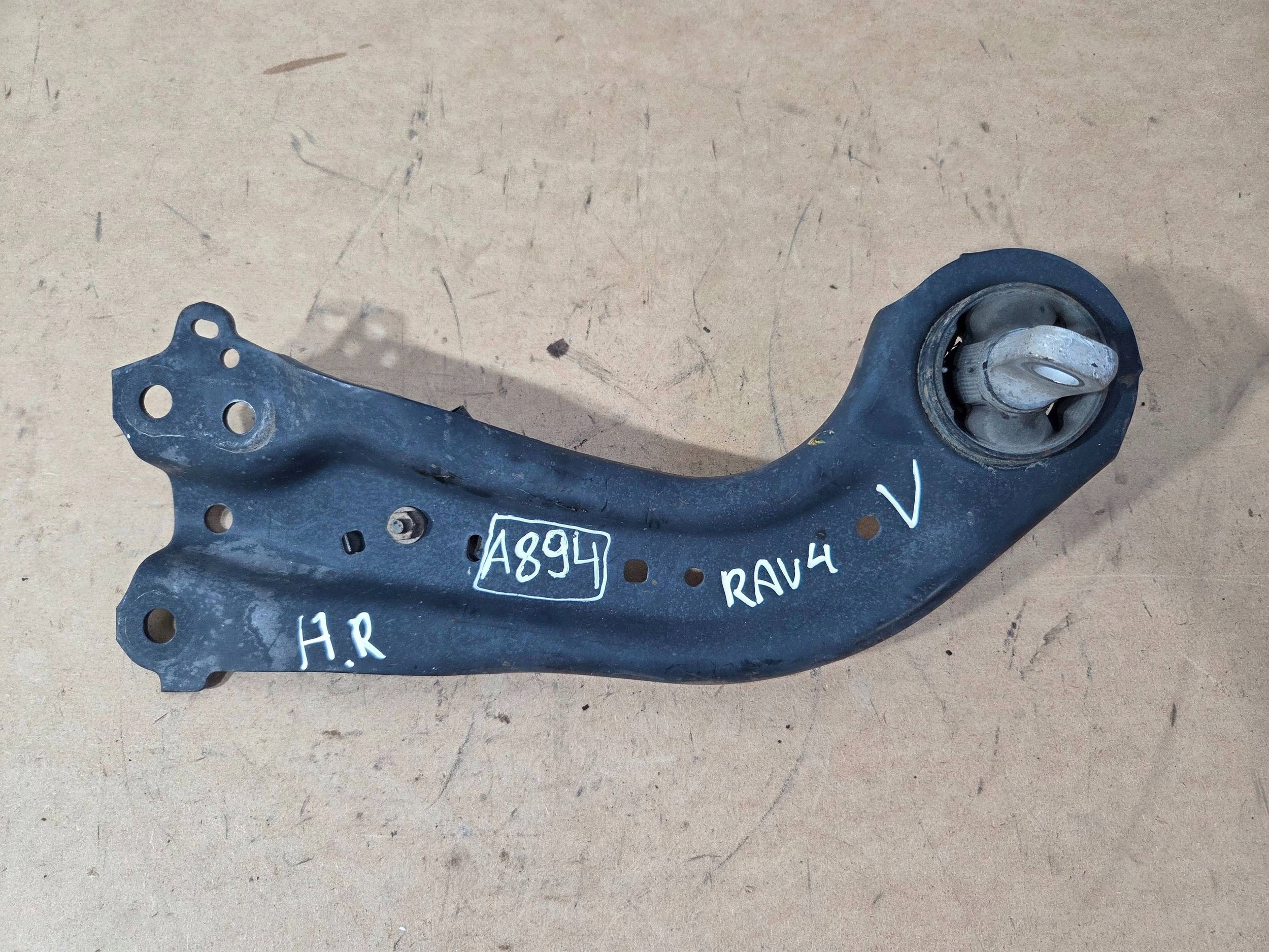 Toyota RAV 4 V (XA50) 2,5 H Querlenker hinten rechts (A894)