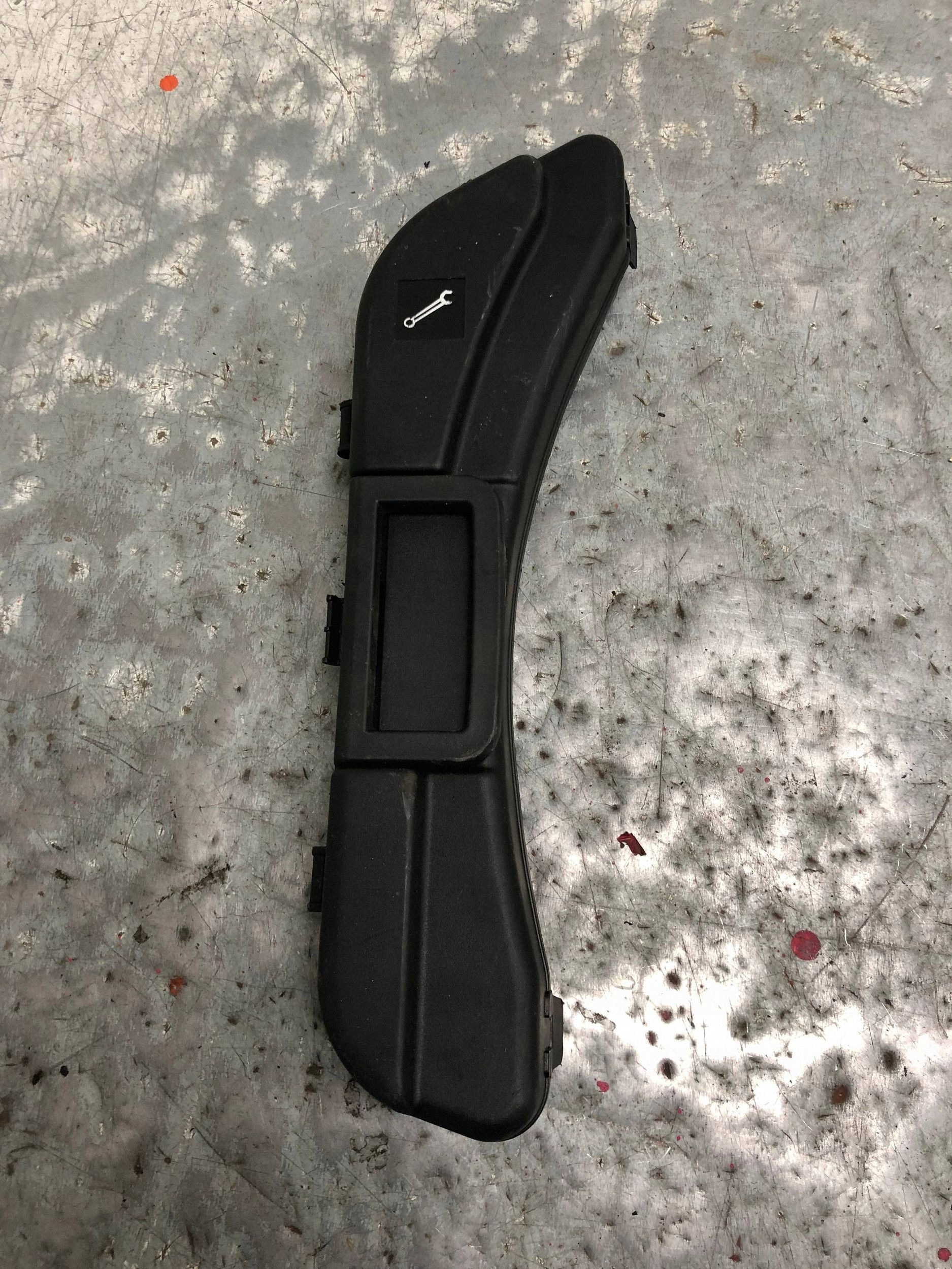 lock with key DO der Räder 17" AUDI A4 B6 8N0012219