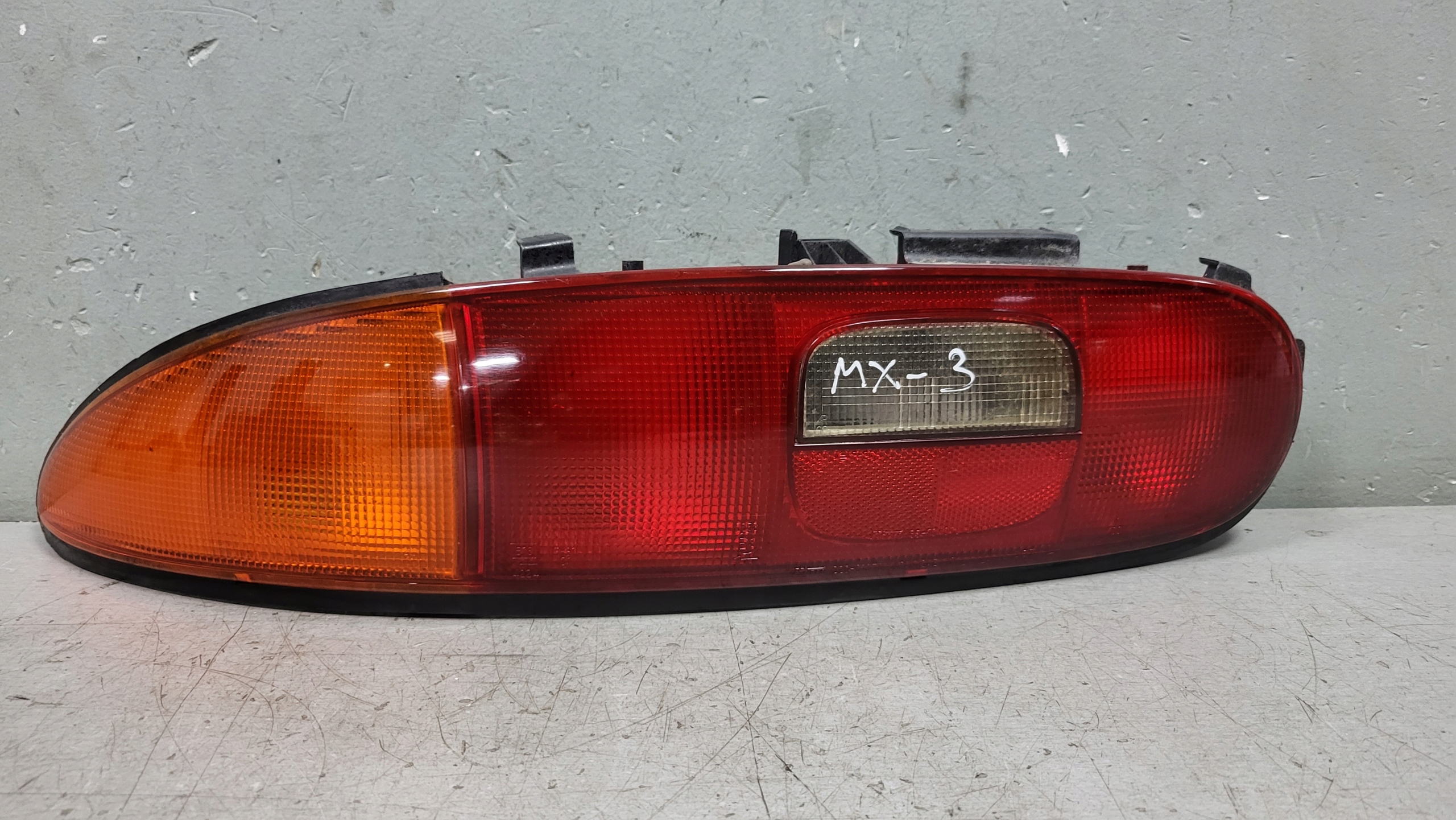 Фара Лівий Зад. Който Mazda MX-3