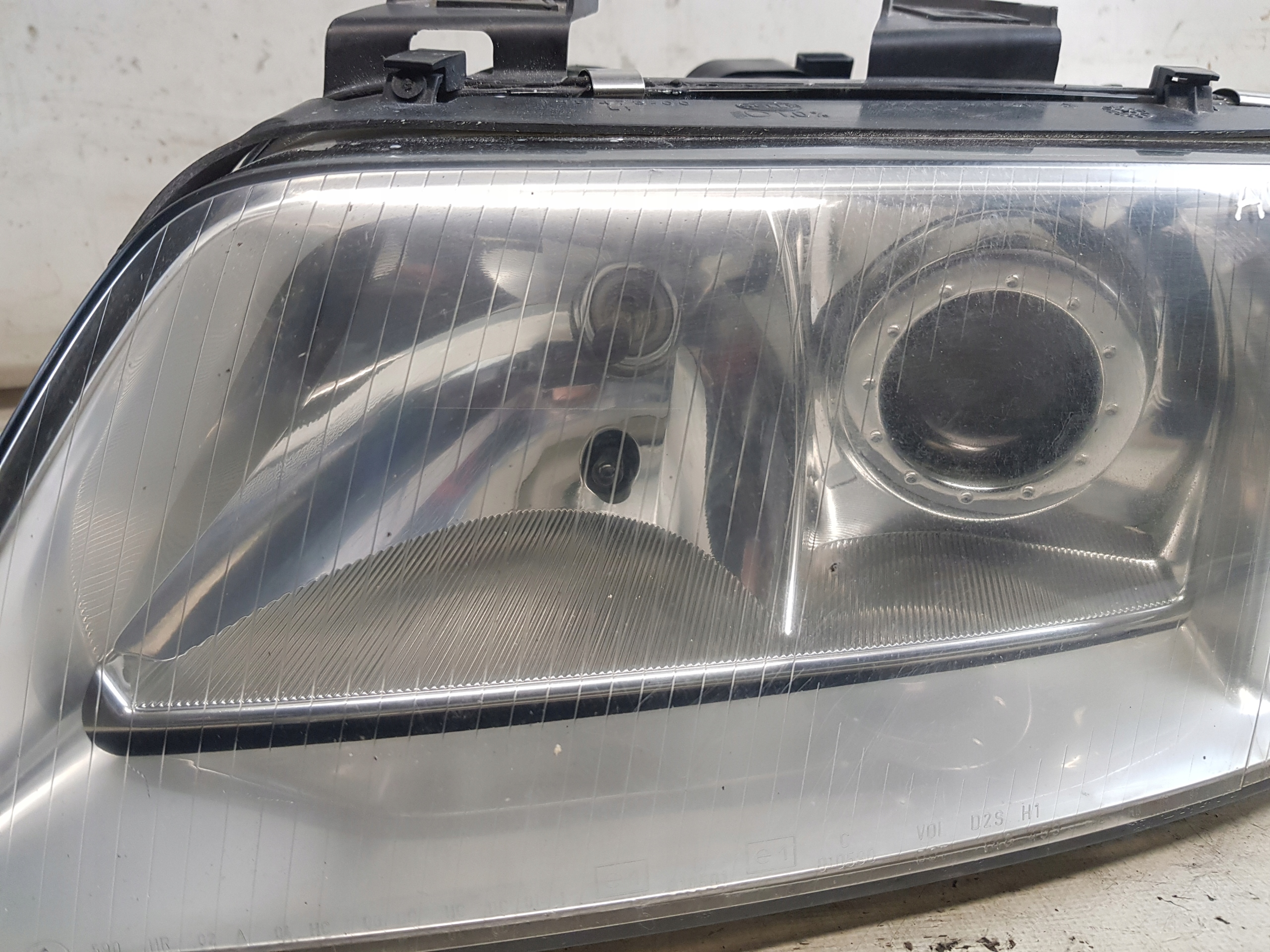 AUDI A6 C5 97-01 XENON light left front REFLEKTOR EU