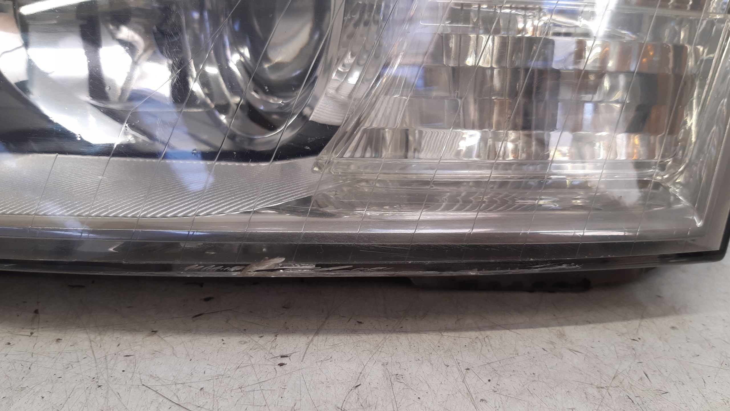 light xenon skretna left front Hella europa Audi A8 D3