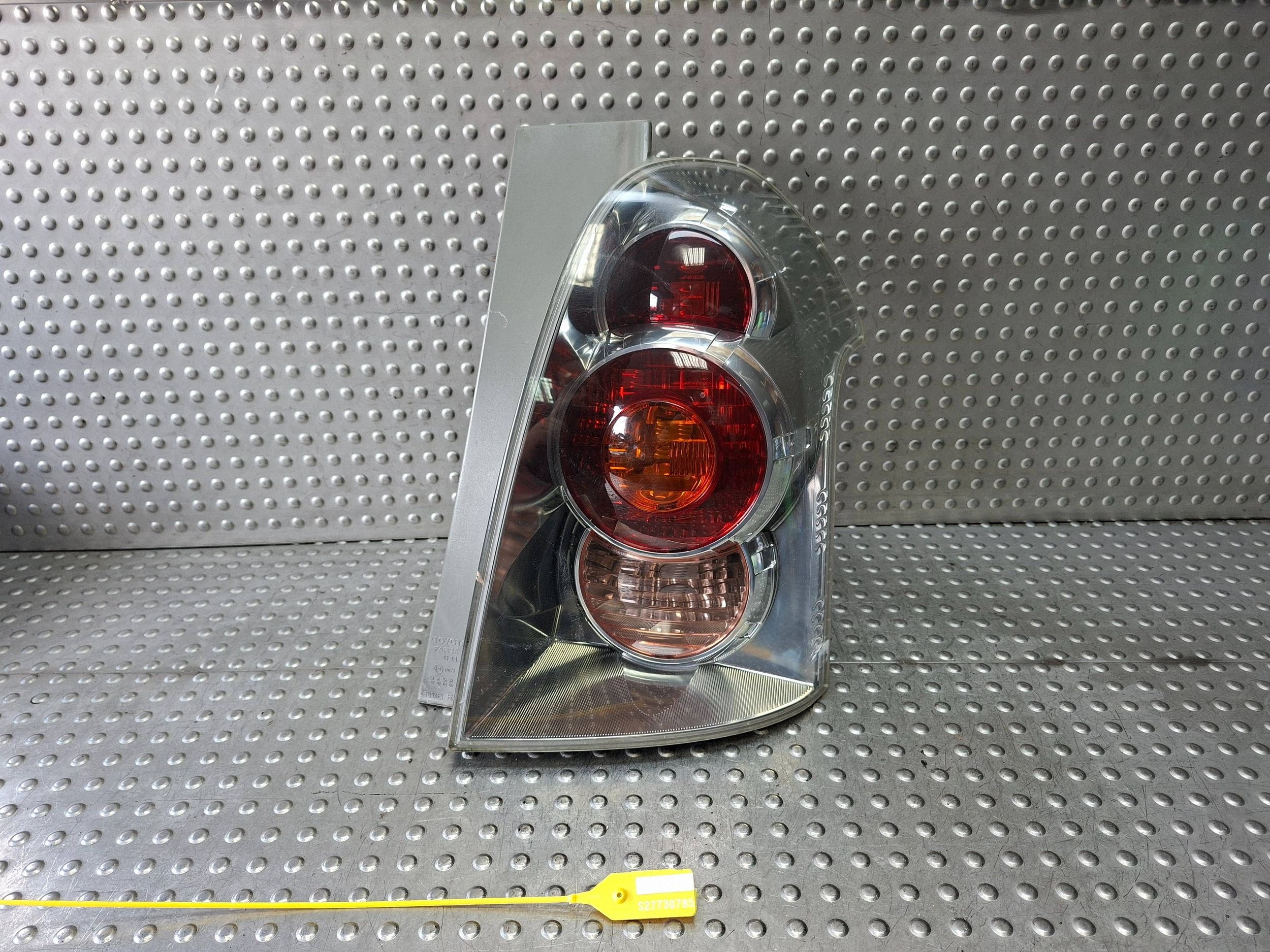 light rear part right TOYOTA COROLLA VERSO 04-08 EU