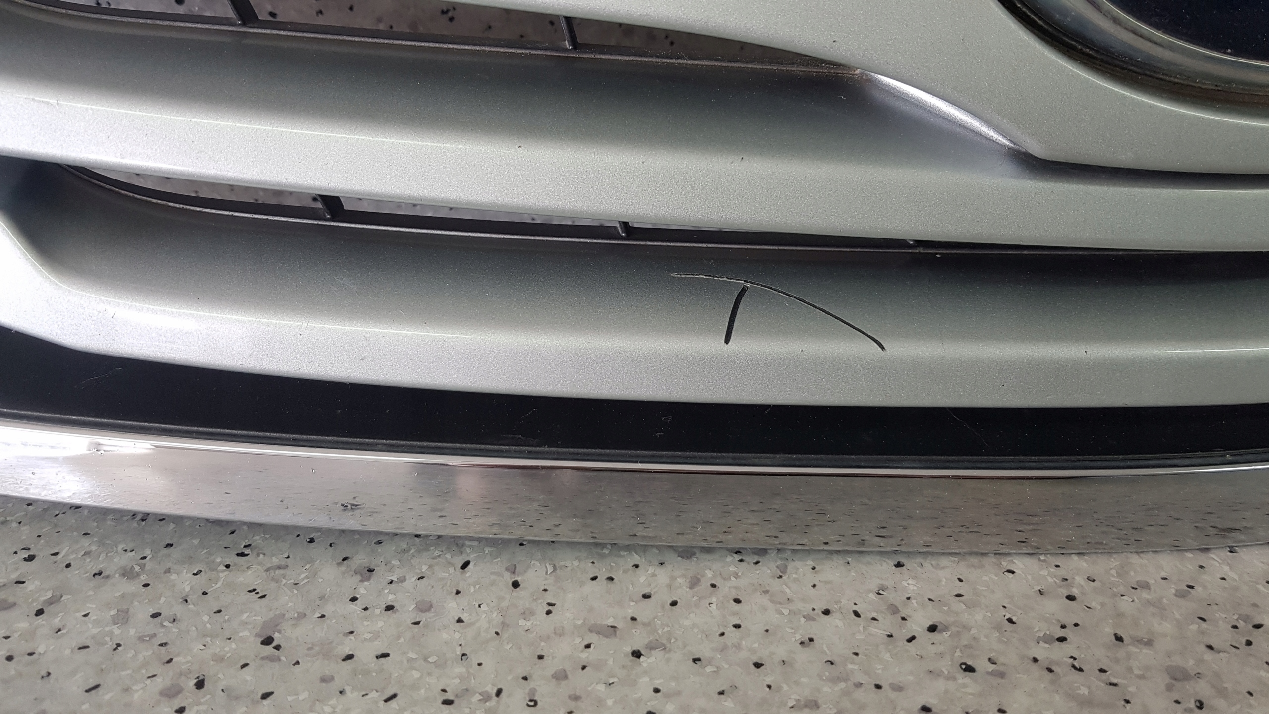 SUBARU OUTBACK 4 IV 2009 - GRILL GRILL D 9424