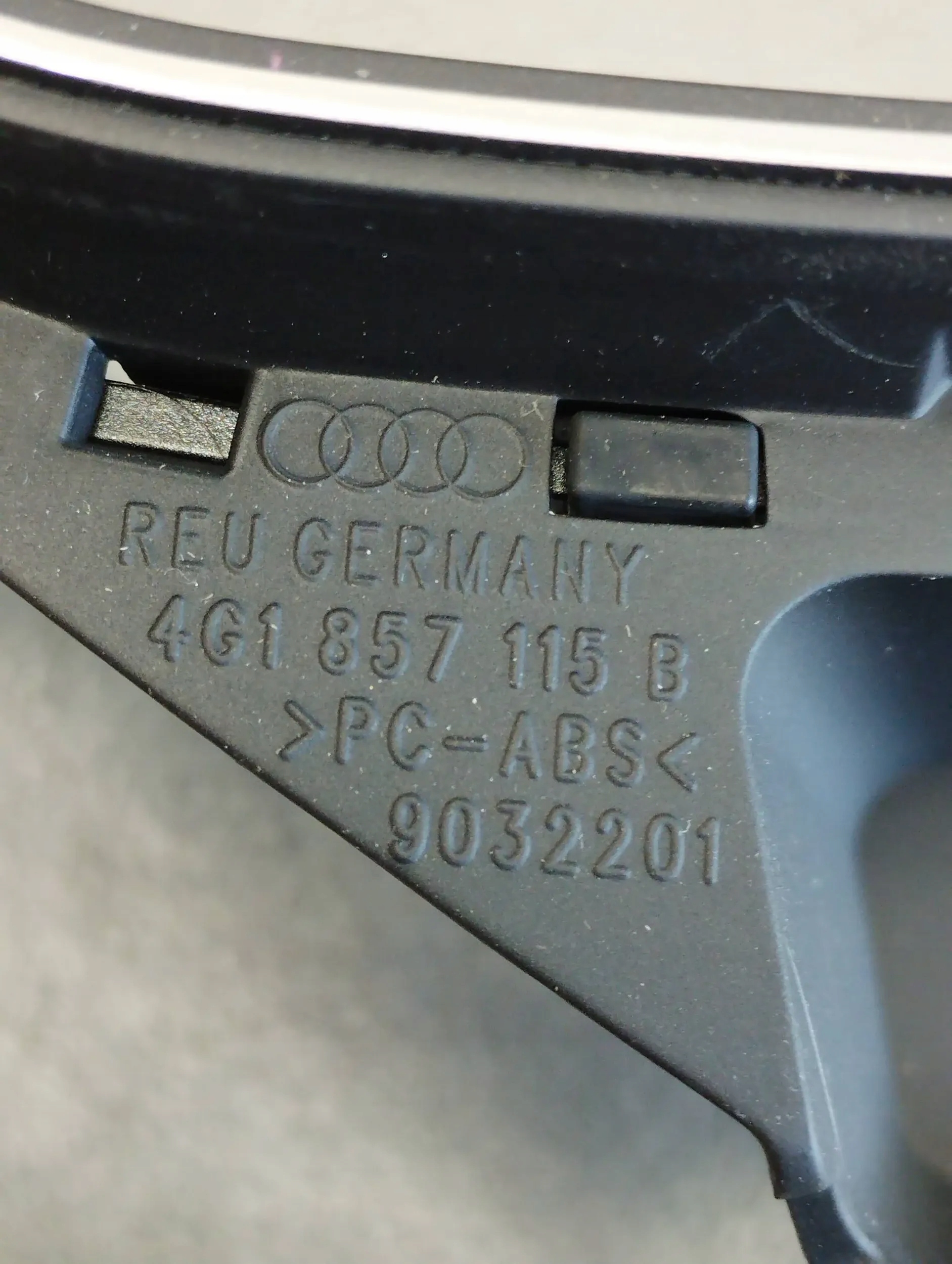 Audi A6 C7 4G instrument panel frame 4G1857115B
