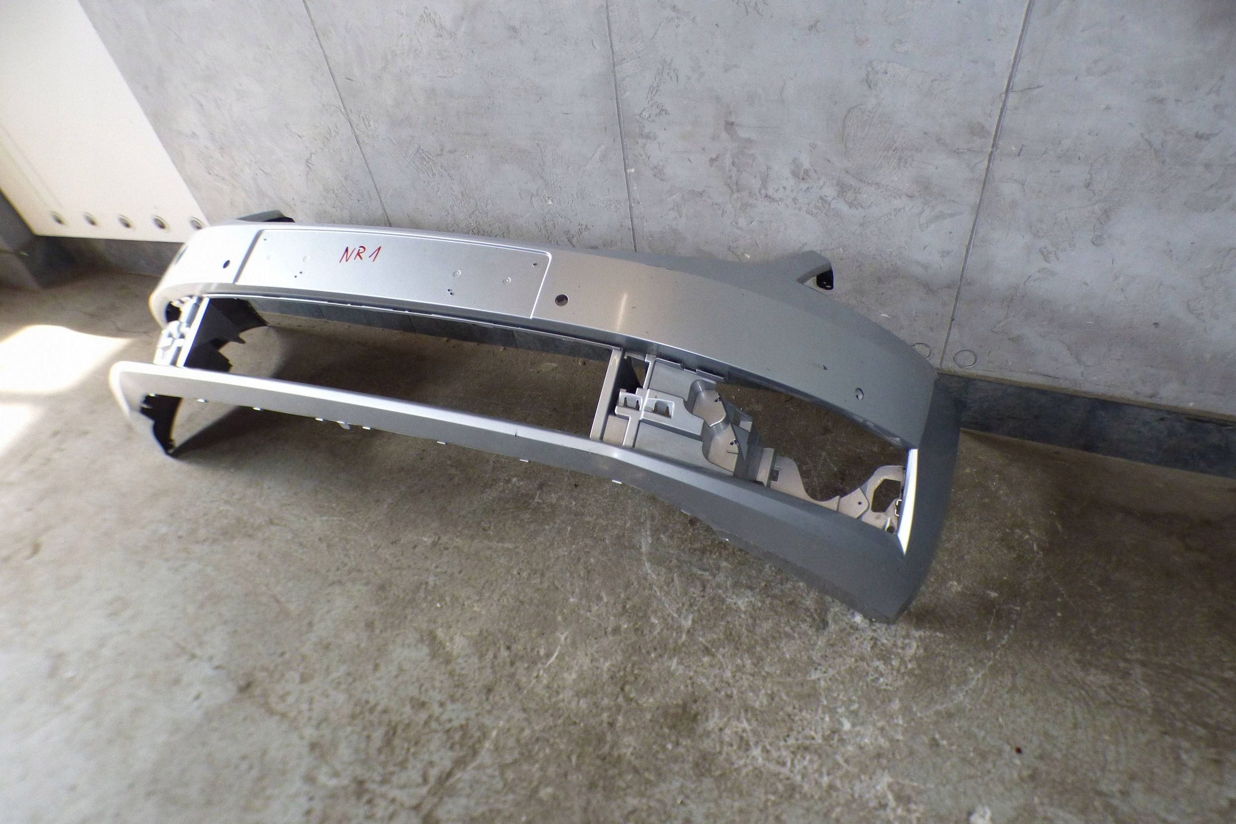Skoda Octavia III bumper front front 5E0807221N LAKIER LA7W