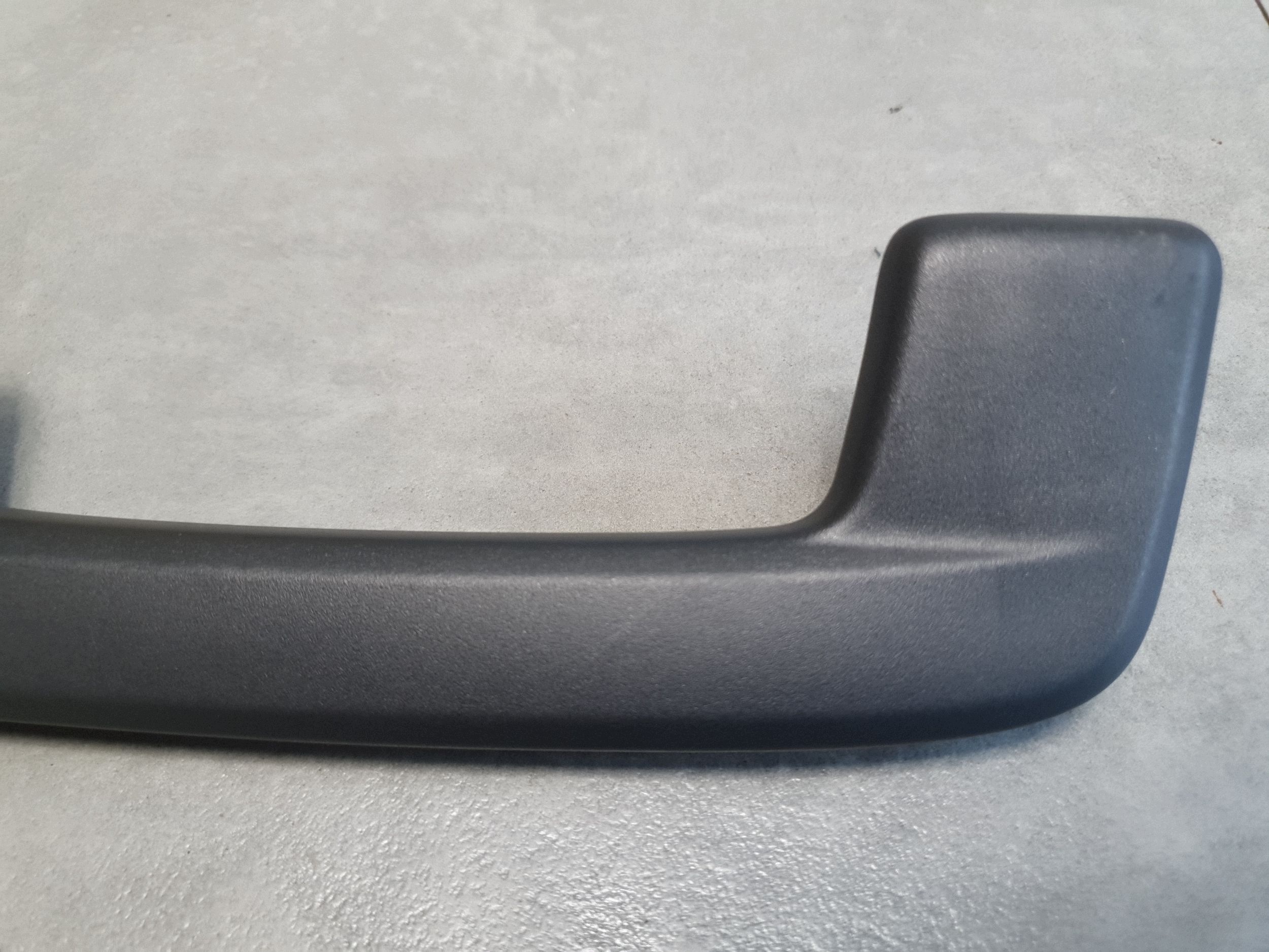 Audi SQ6 e-tron poignée plafonnier avant 8V0857607