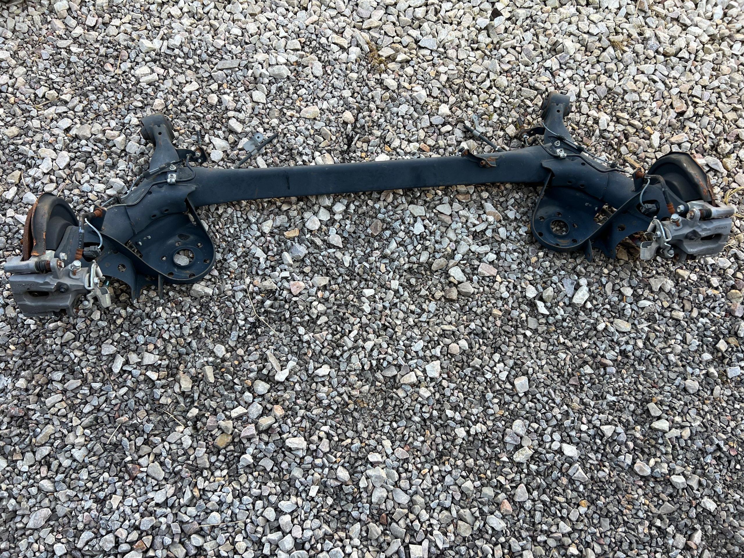 TOYOTA PRIUS III ZAWIESZENIE BELKA OŚ TYŁ ABS