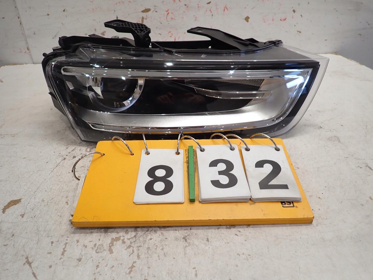 light front front right AUDI Q3 2010- BI-XENON 8U0941044